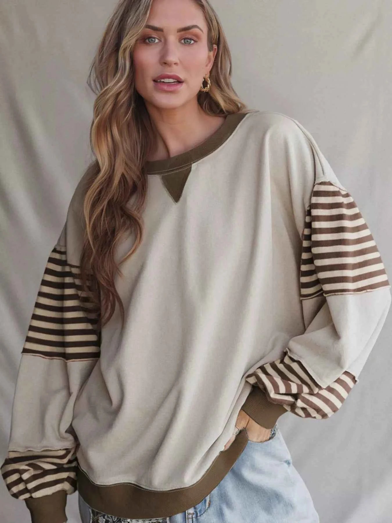 Contrast Striped Long Sleeve Sweatshirt 142ed218e6a241e9b4f61393accf964a-Max-Origin
