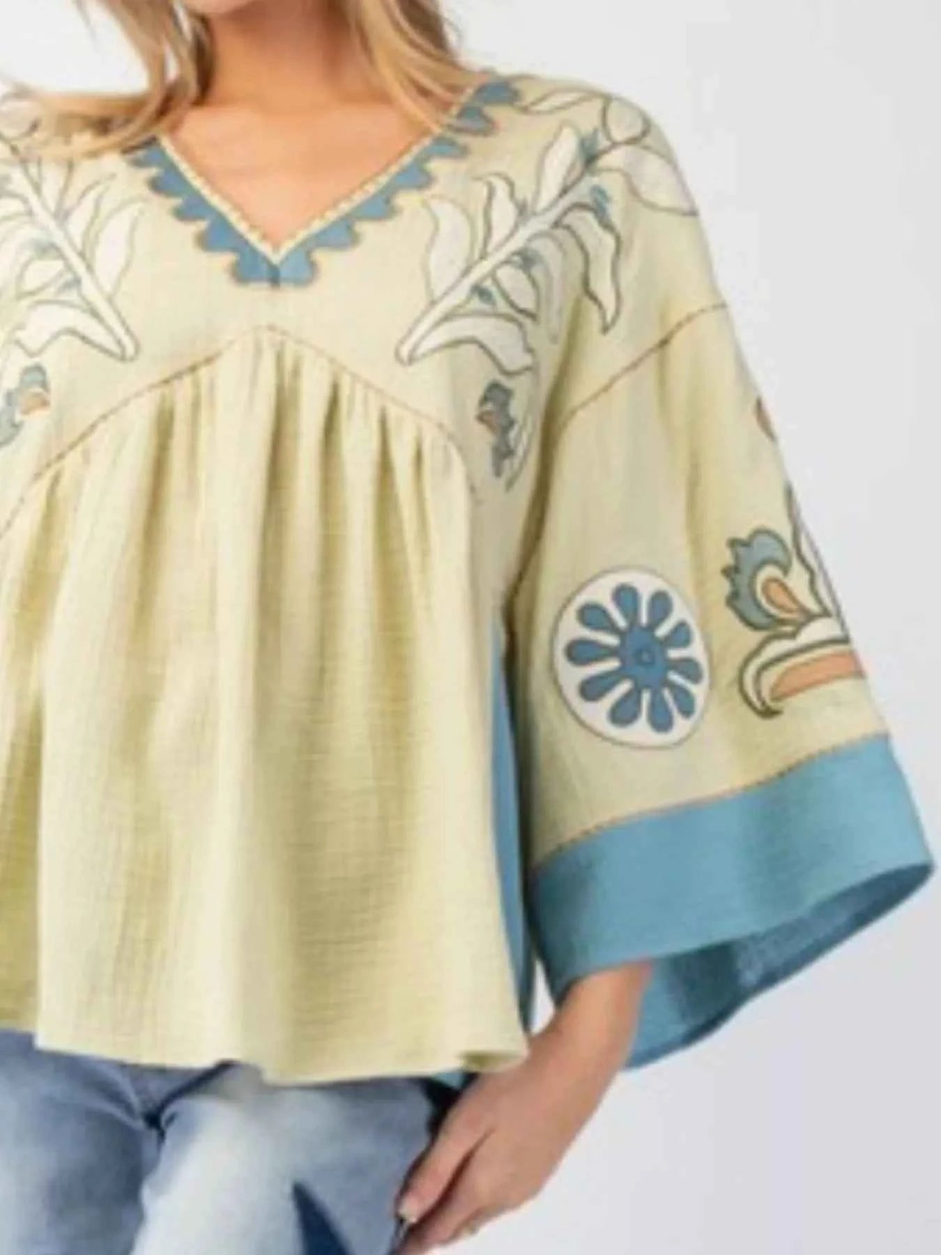 Printed V-Neck Top with Contrast Trim Details 21903813-b26a-45eb-a832-5ceb90156734-Max-Origin