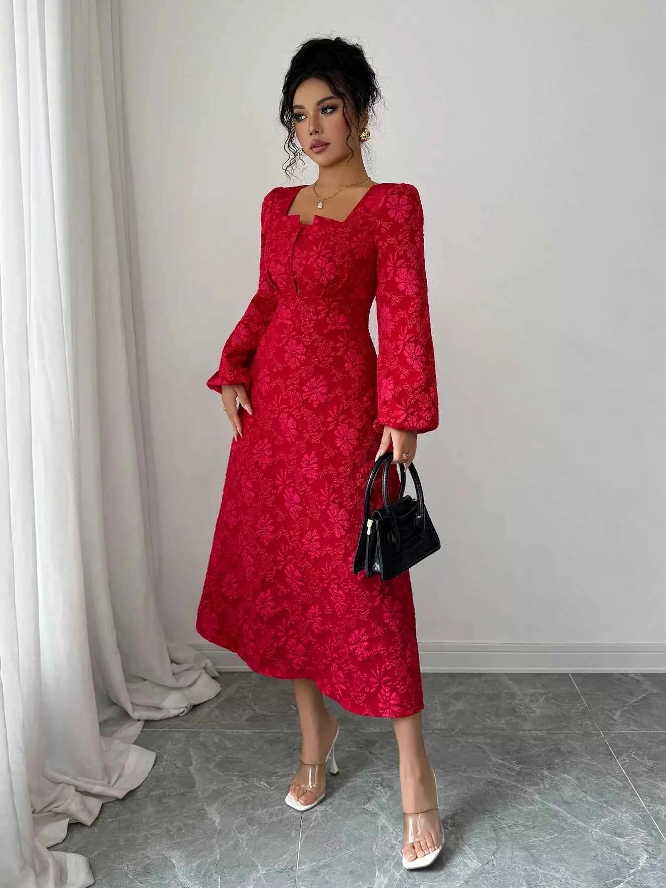 Floral Balloon Sleeve Midi Dress 4769e853-cc81-46ae-a0de-c5a813521c95-Max-Origin