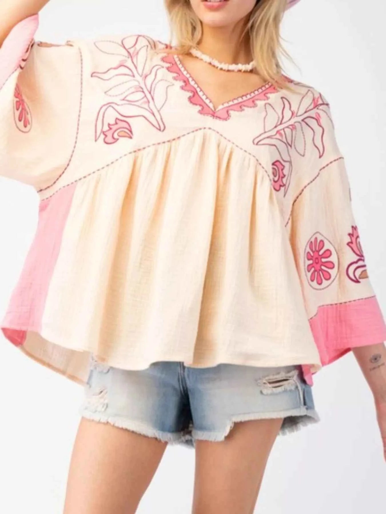 Printed V-Neck Top with Contrast Trim Details Apricot Powder 48958837-e4ce-4182-a136-a433e68857f4-Max-Origin