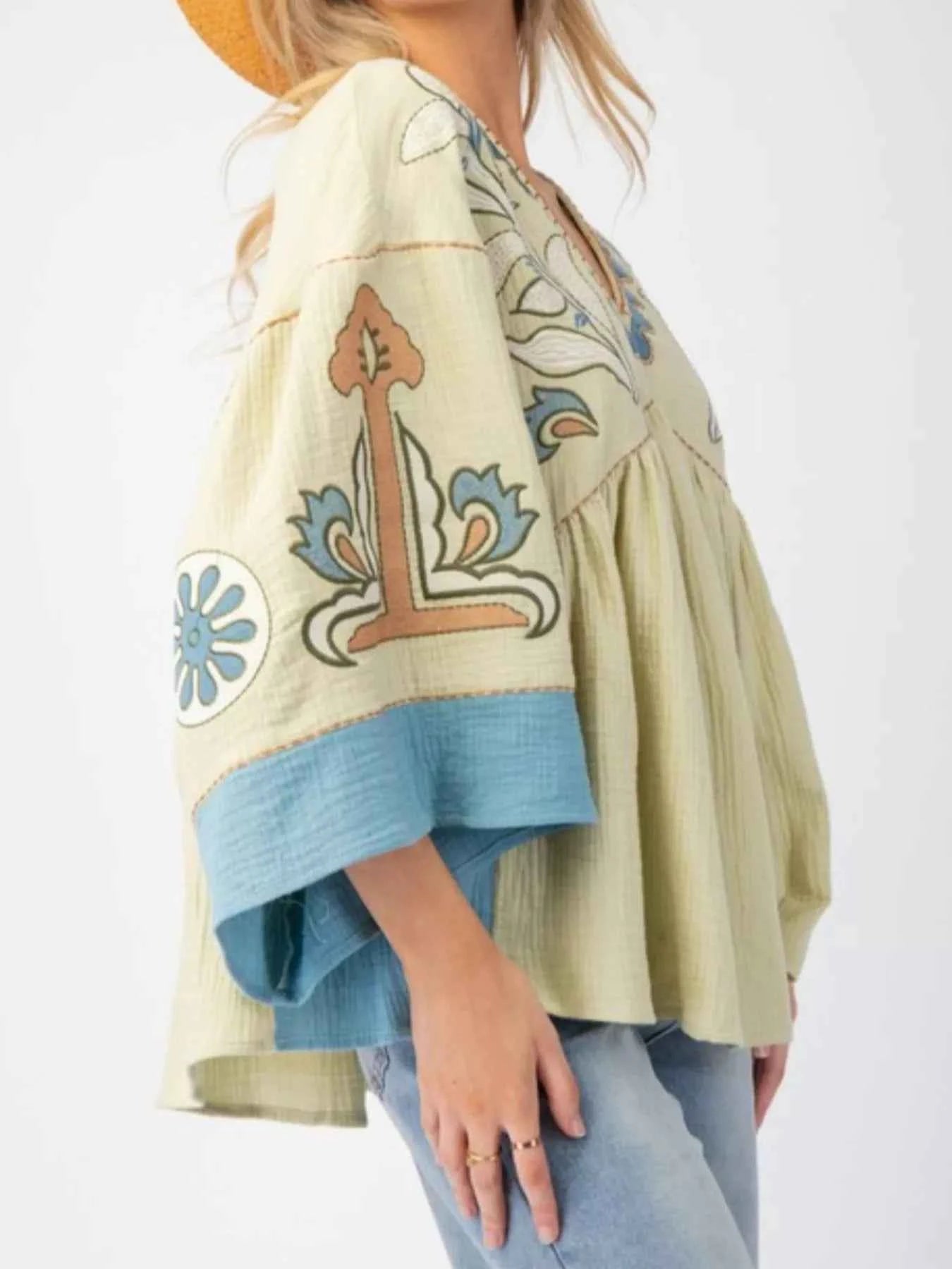 Printed V-Neck Top with Contrast Trim Details 53e20c71-7942-4621-8811-7172ad09849a-Max-Origin