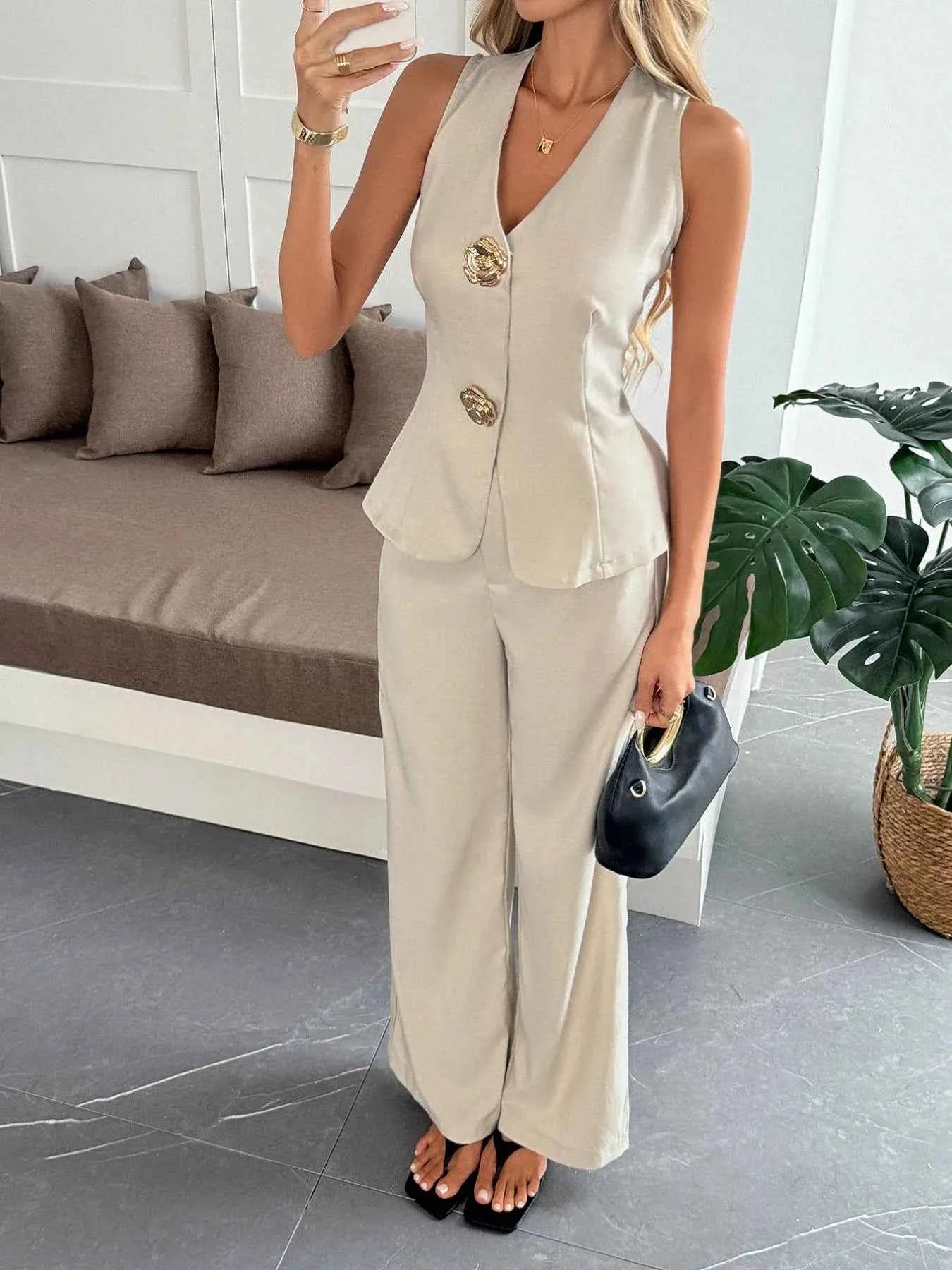 V-Neck Vest and Pants Set 5bfacb5a-c6de-46f9-aadb-8f034396e5cd-Max-Origin