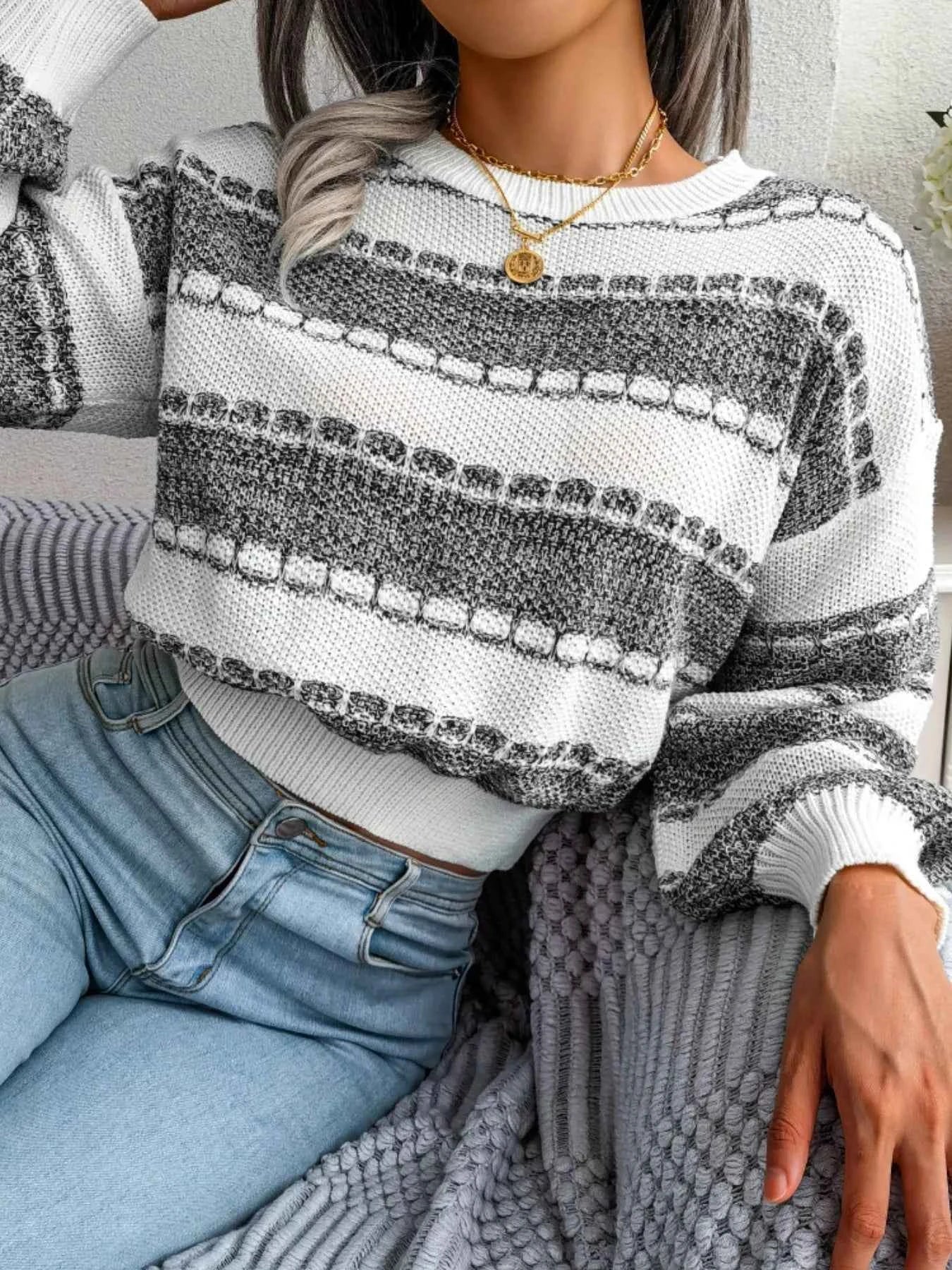 Color Block Round Neck Cropped Sweater Dark Gray cedc7b03-54e4-44b9-8758-4ae3f690dcb2-Max-Origin