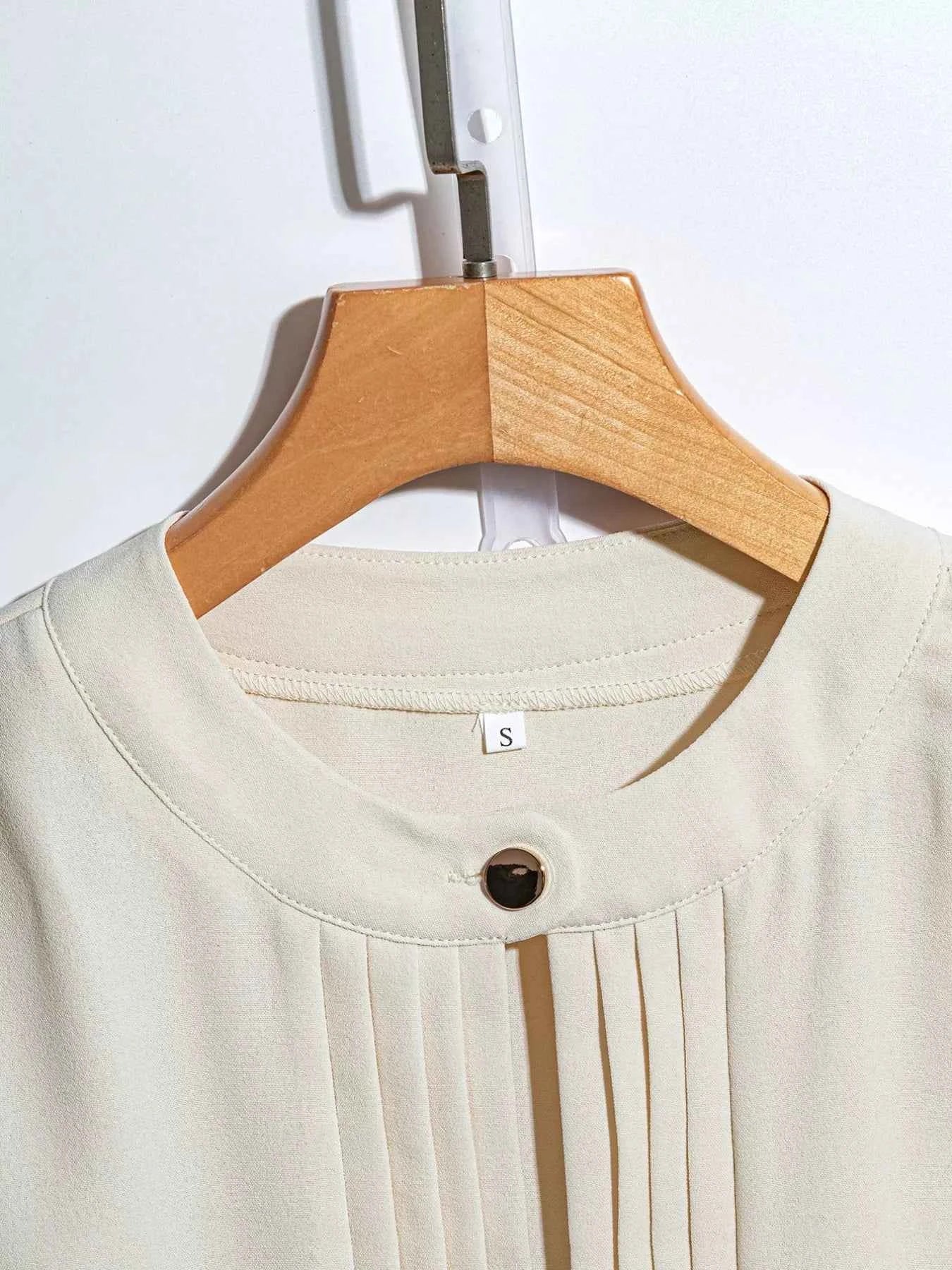 Sleeveless Pleated Blouse with Belt e7d83ca9-73af-4265-be2c-468b48b6efdd-Max-Origin