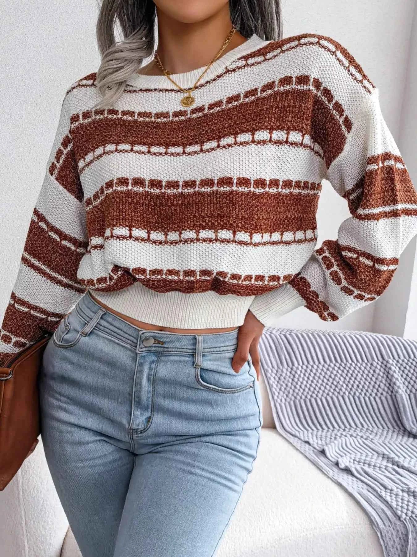 Color Block Round Neck Cropped Sweater f5972bfc-7e68-4c5d-a2b4-54b6fb586c4d-Max-Origin
