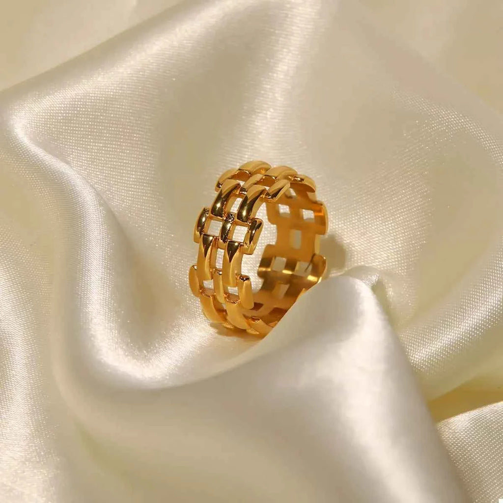 18K Gold-Plated Cutout Ring 0081757a-a5a4-4b36-b28e-9654e773156a-Max-Origin