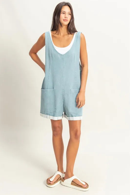 V-Neck Pocket Detail Romper 01015e3eecad42a79305a42b4205eb8b-Max-Origin