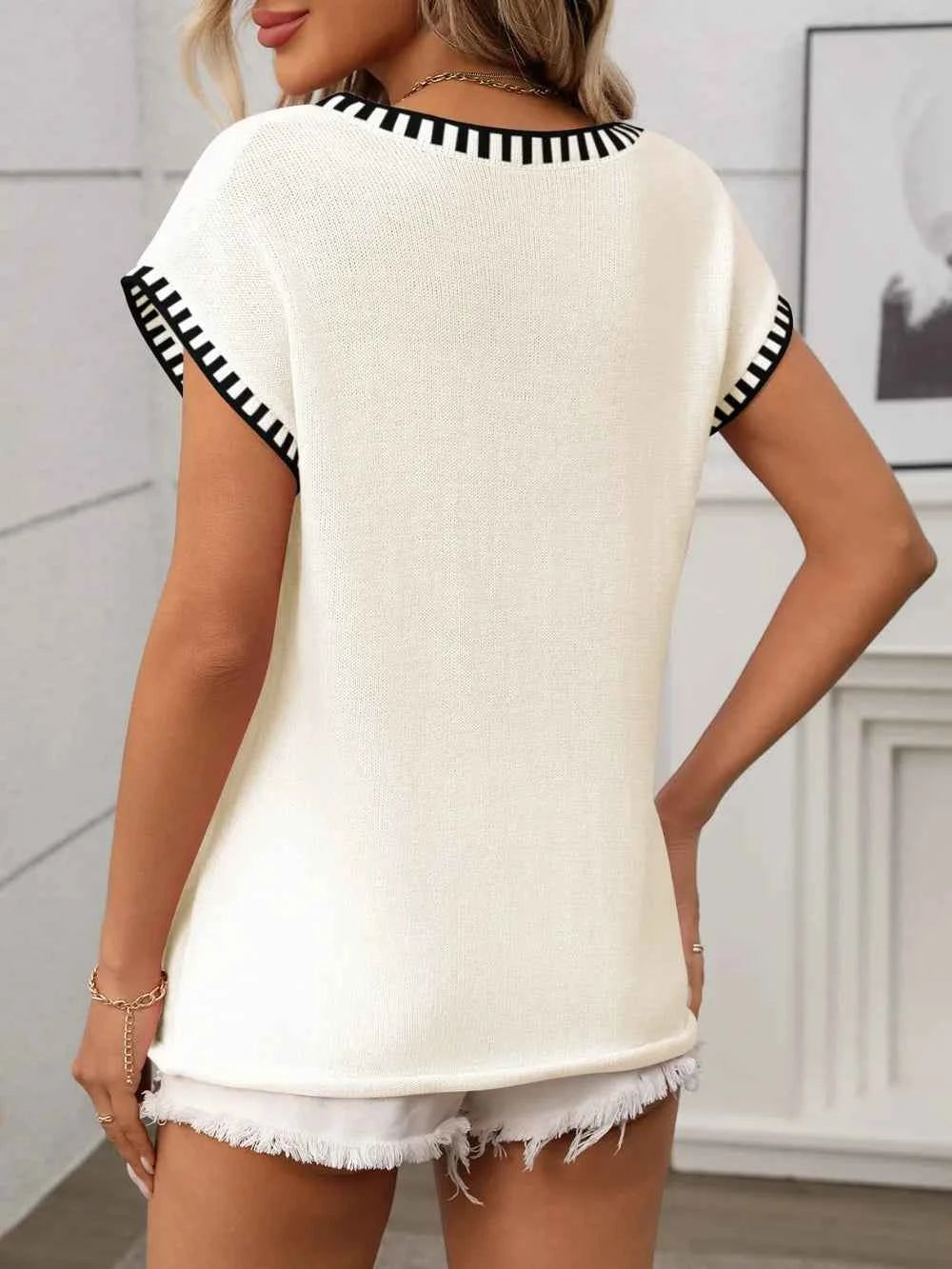 Contrast Trim V-Neck Short Sleeve Knit Top 01584c7e-7f75-4d32-a680-e2981d0930f4-Max