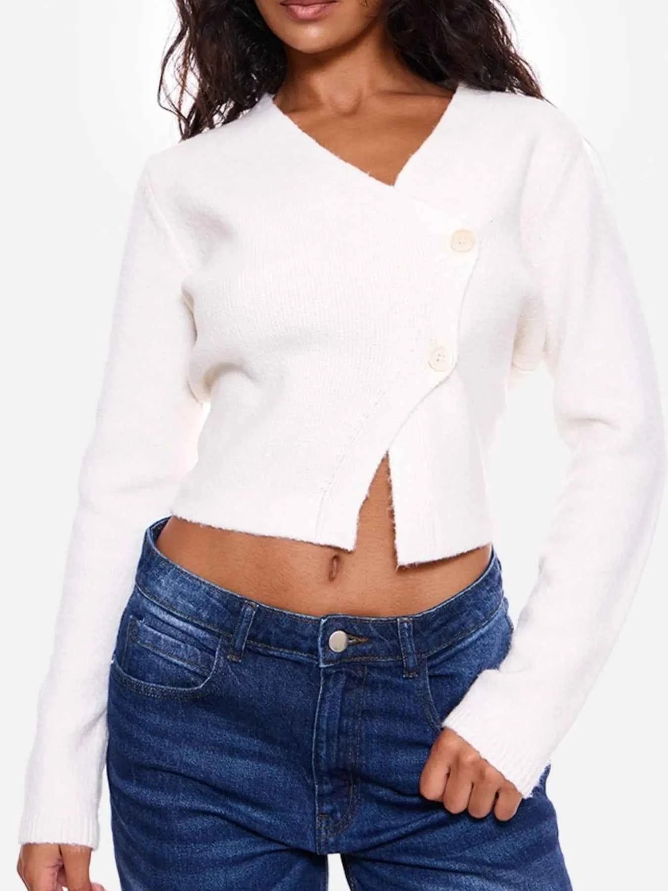 Cropped V-Neck Button-Up Cardigan White 016460db-8378-444d-b2f1-df7b933d9a8a-Max-Origin_9681265a-2654-40be-8926-b01e41480b41