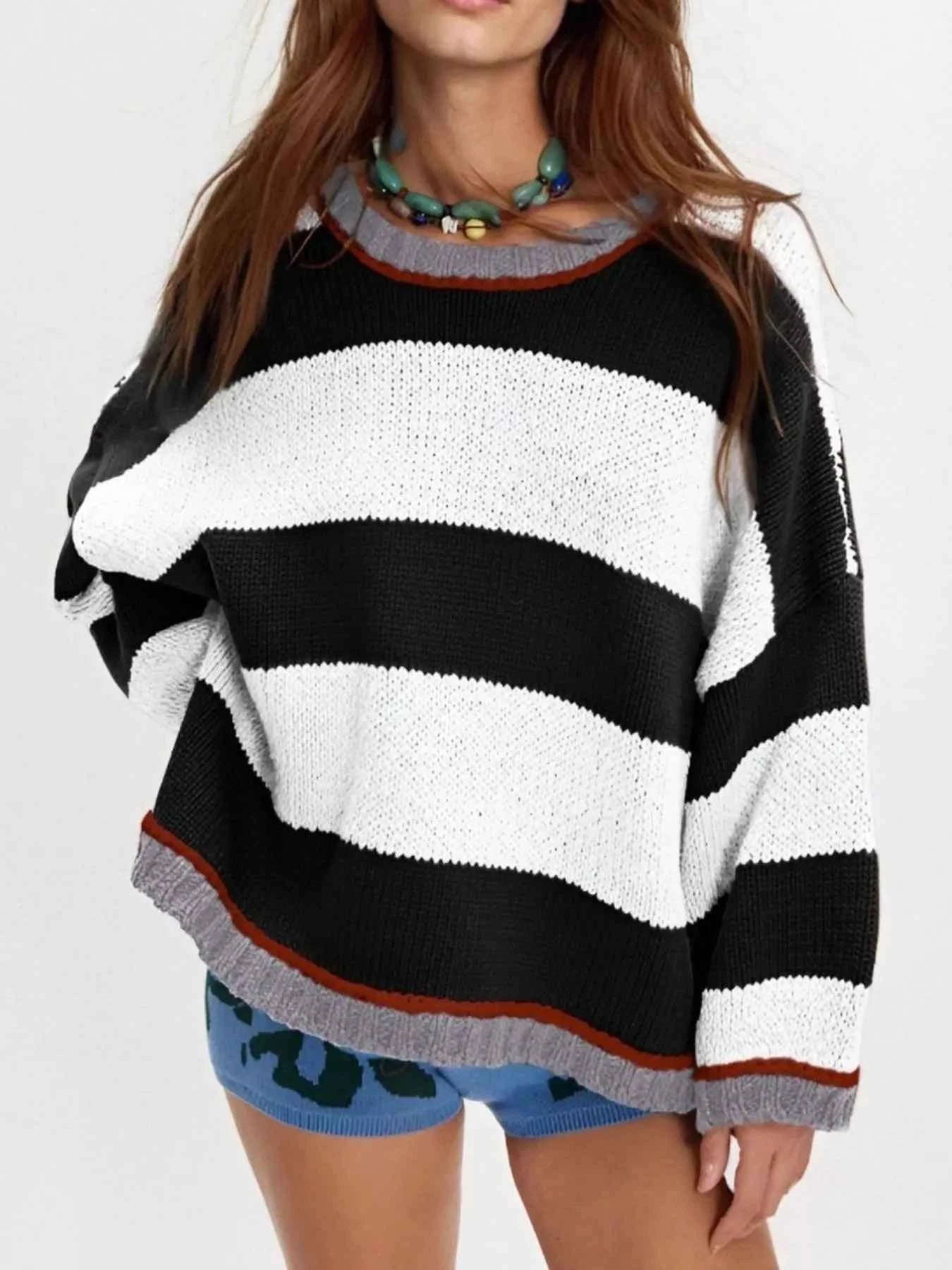 Color Block Round Neck Sweater White 01a775f1-a2a9-4b8c-b871-b6091944308e-Max-Origin