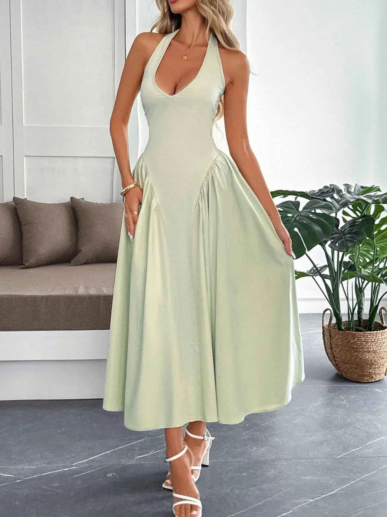 Halter Neck Ruched Midi Dress 023b3c4d-7fd7-483e-8333-7aee1a7ed80d-Max-Origin