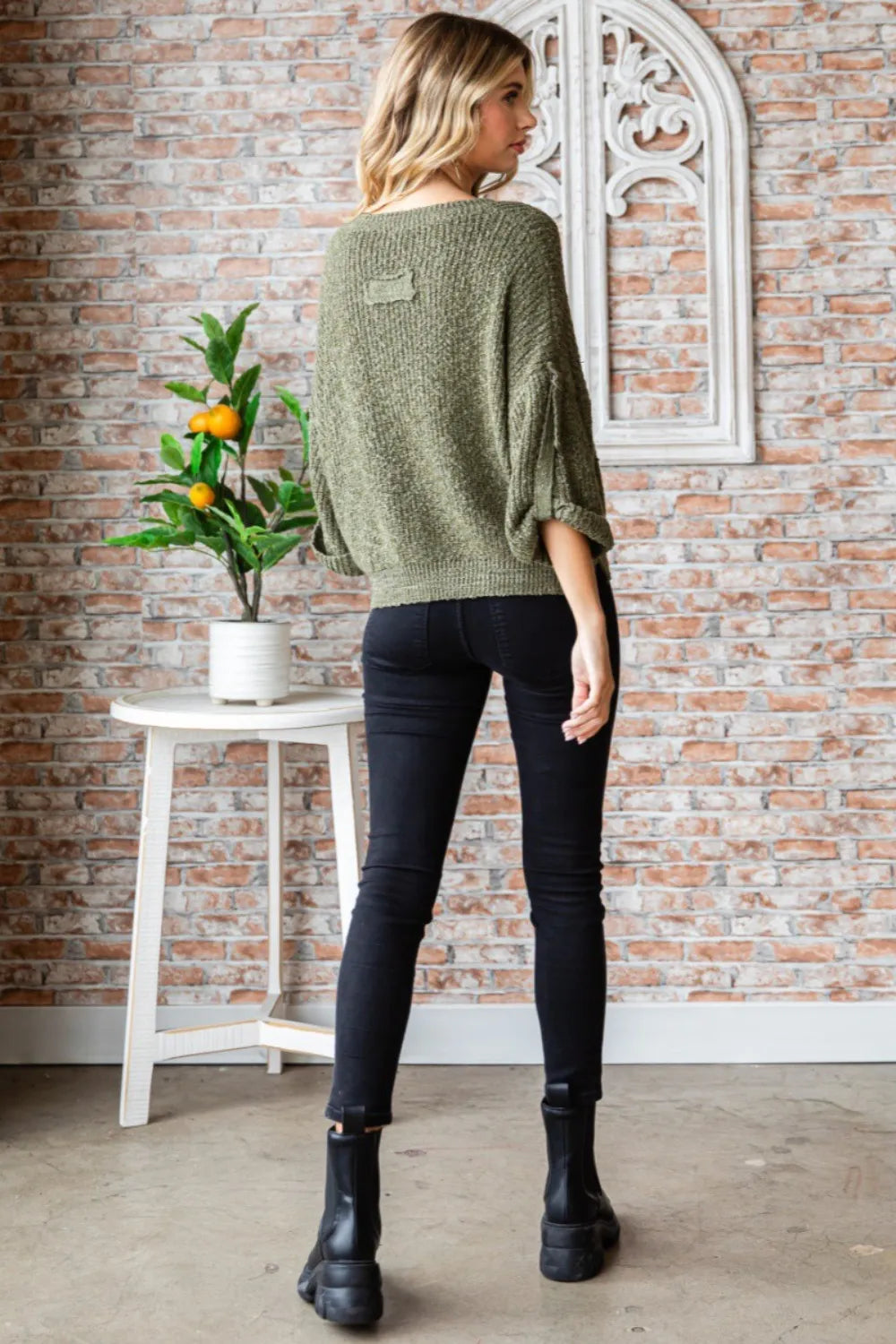 Veveret Round Neck Roll-Up Sweater 0291439c-f292-480b-9b99-20d5225aa9cc-Max