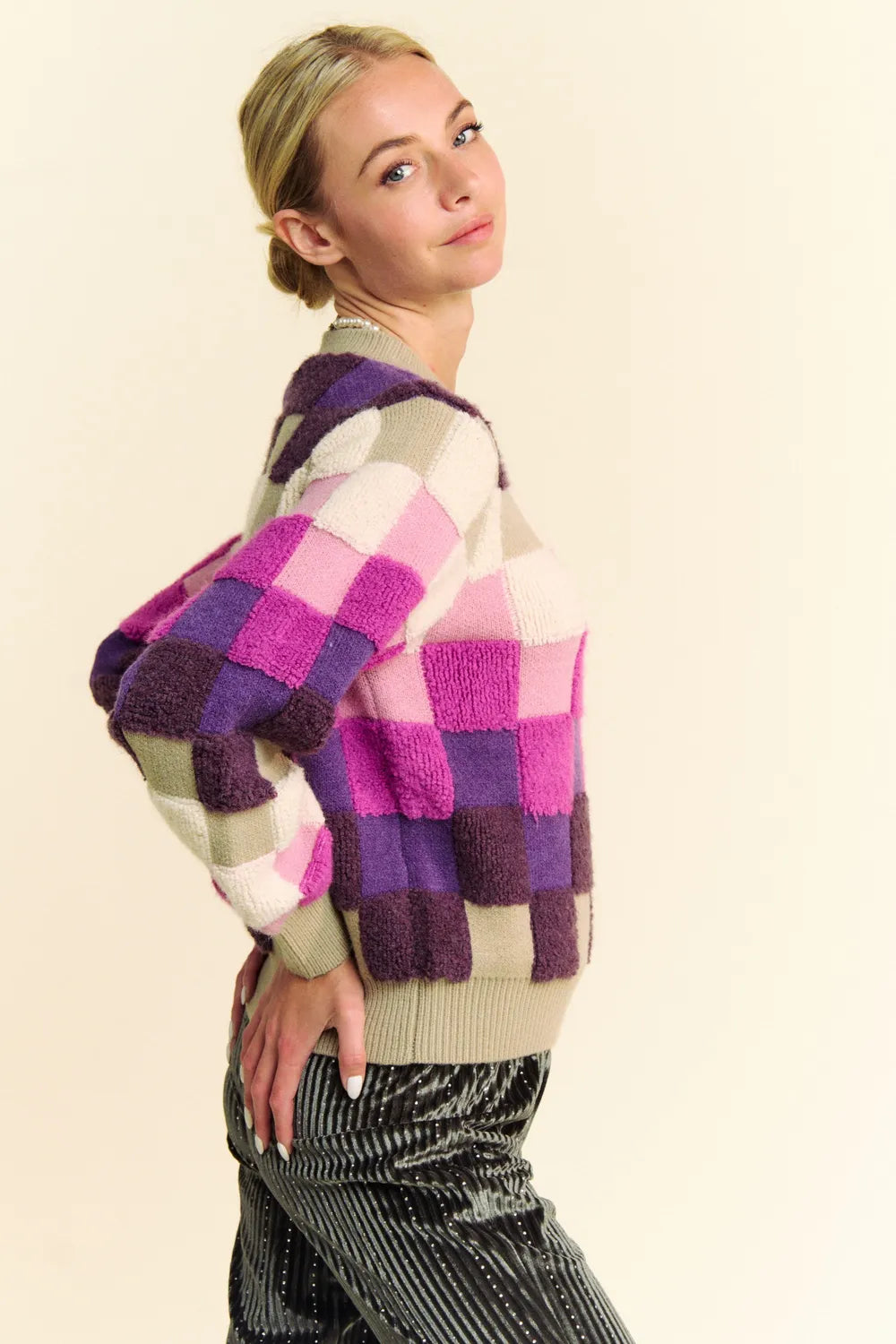 Davi & Dani Checkered Round Neck Long Sleeve Sweater 02d3d68a-08c8-48da-9ecb-01f94834c40f-Max