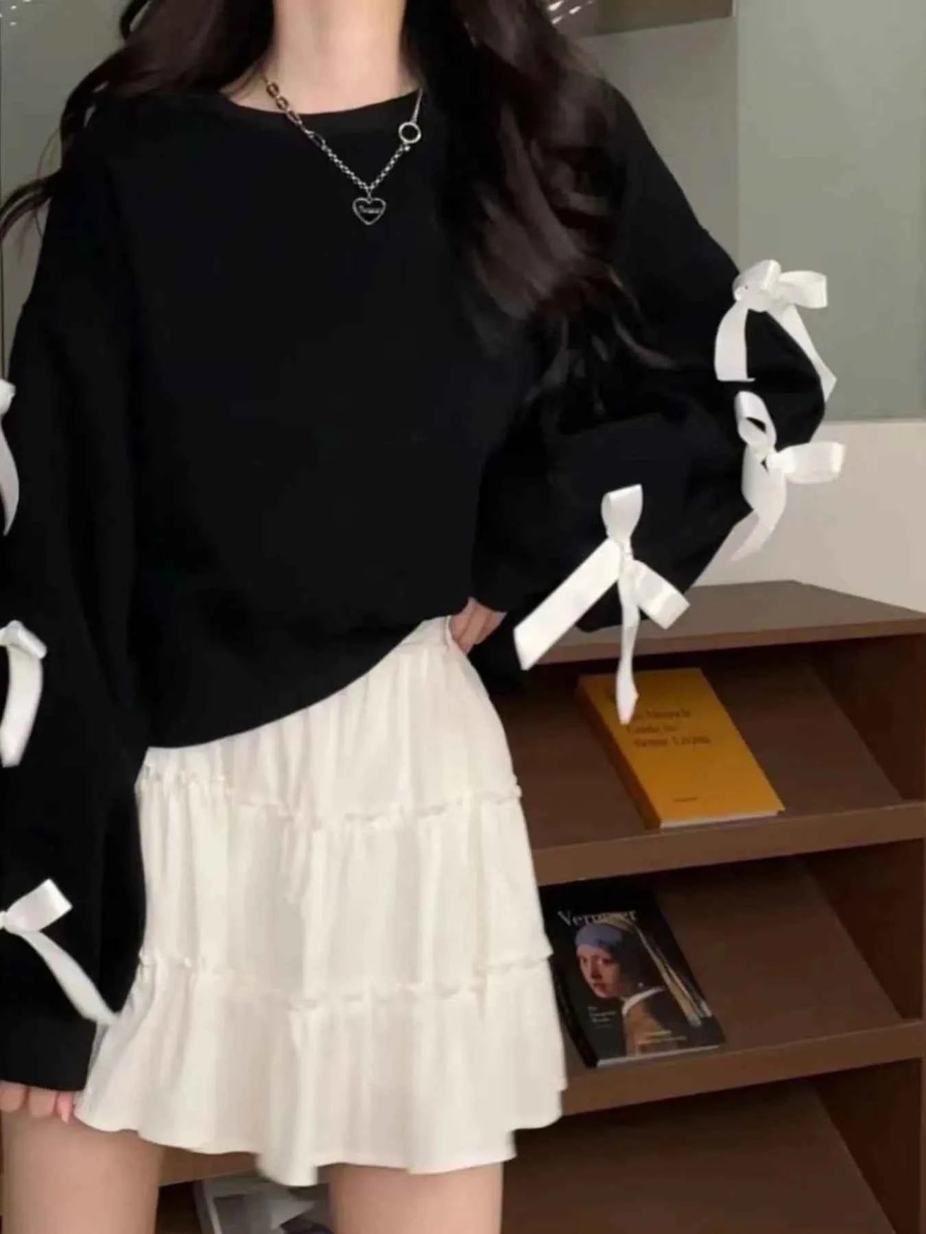 Bow-Detailed Sleeve Round Neck Sweatshirt 033c09dc-e3d5-424b-b630-bd279114bc34-Max-Origin