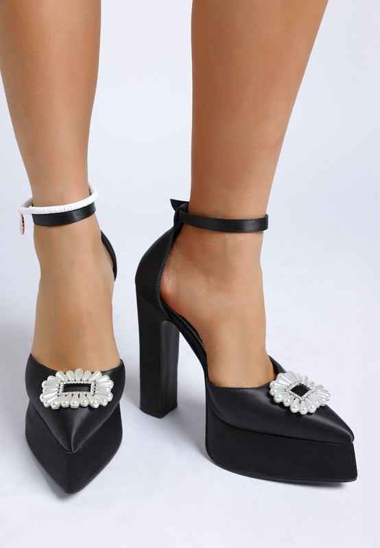 Maeissa Pearls Brooch Detail Block Heel Sandals 03480ead-6e85-4fa3-9dcb-3a62055d111c