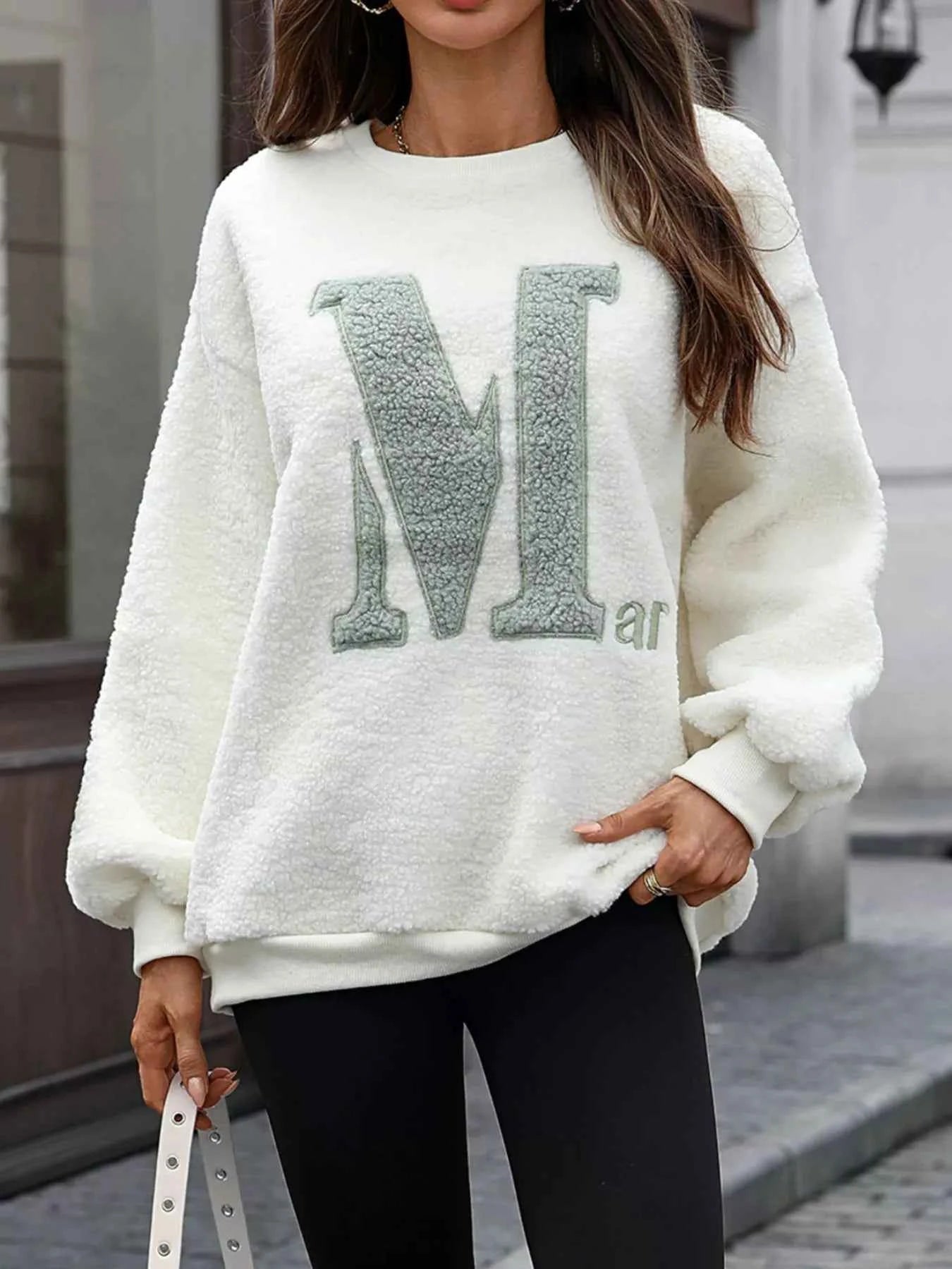 Letter Round Neck Fleece Sweatshirt 035d7f14-3434-47fd-938c-3a1fb09317d3-Max-Origin