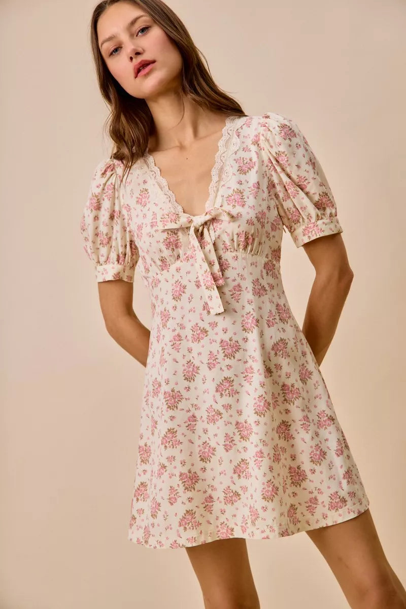 SO ME Floral Lace Trimed Short Sleeves Mini Dress 03a611eee5fc44c5b5551aed0886e9b7-Max-Origin