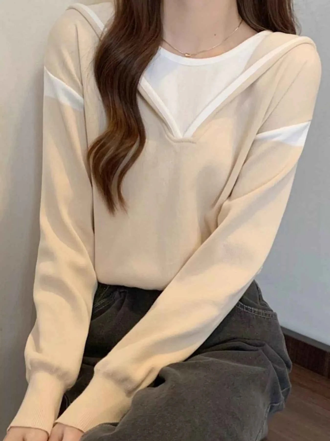 Contrast Trim Hooded Sweater 03bfd999-f940-4cc2-a539-8463552900b2-Max-Origin