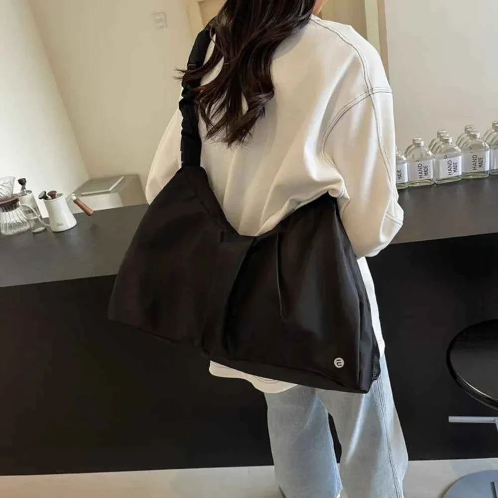 Ruched Large Tote Bag 047a5c71-4d07-48af-b19d-5c6c44305610-Max