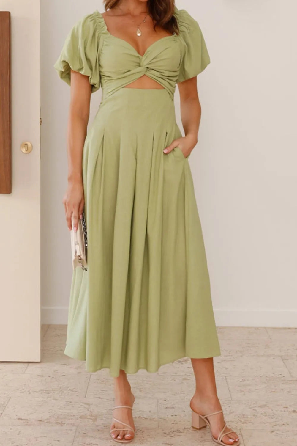 Sweetheart Neck Puff Sleeve Dress 04fa6540-f2e5-483f-9748-a54deaf46646-Max-Origin