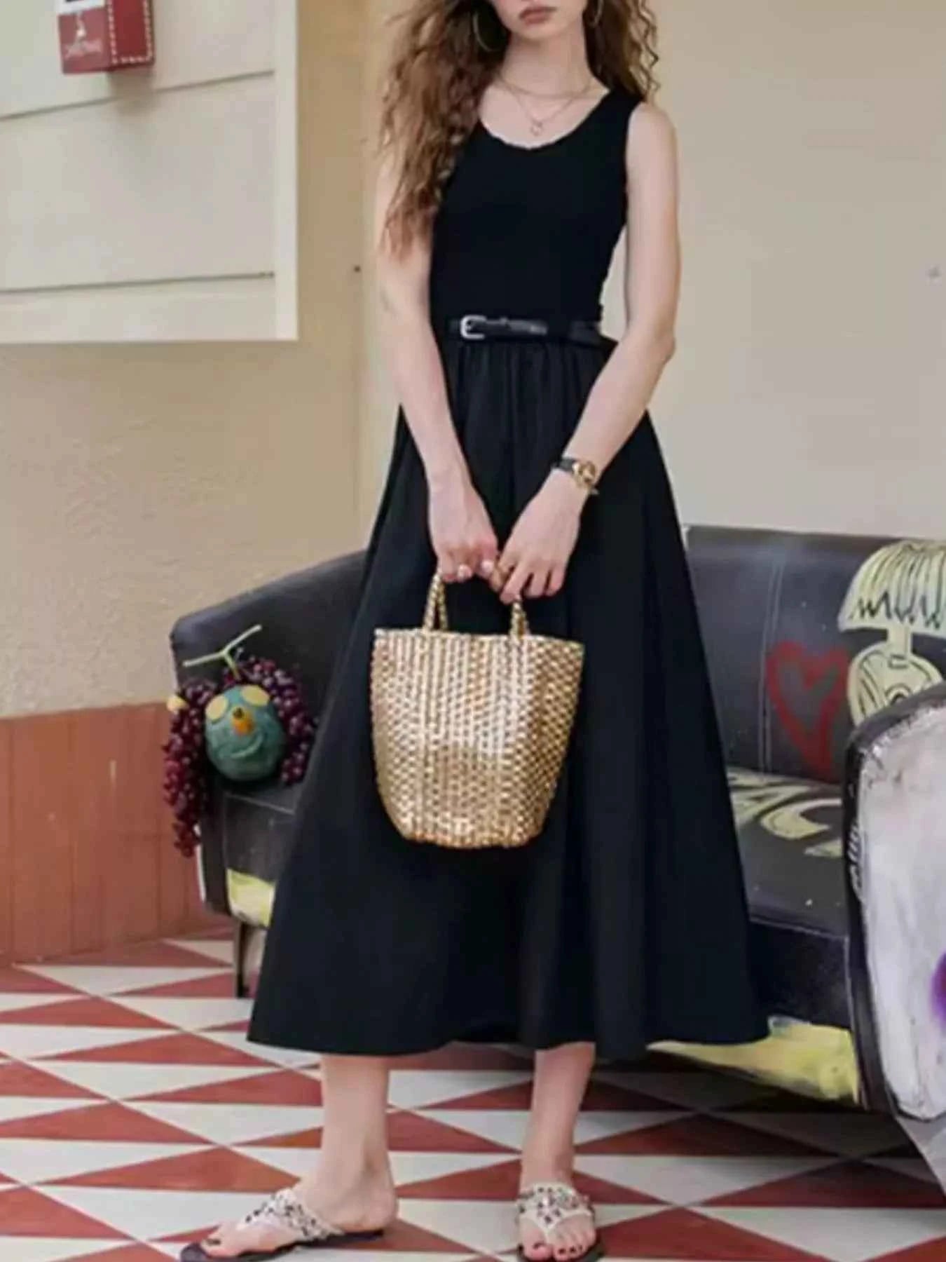 Round Neck Sleeveless Midi Dress 05288918-2622-4bee-81a1-79659fc5a43f-Max-Origin