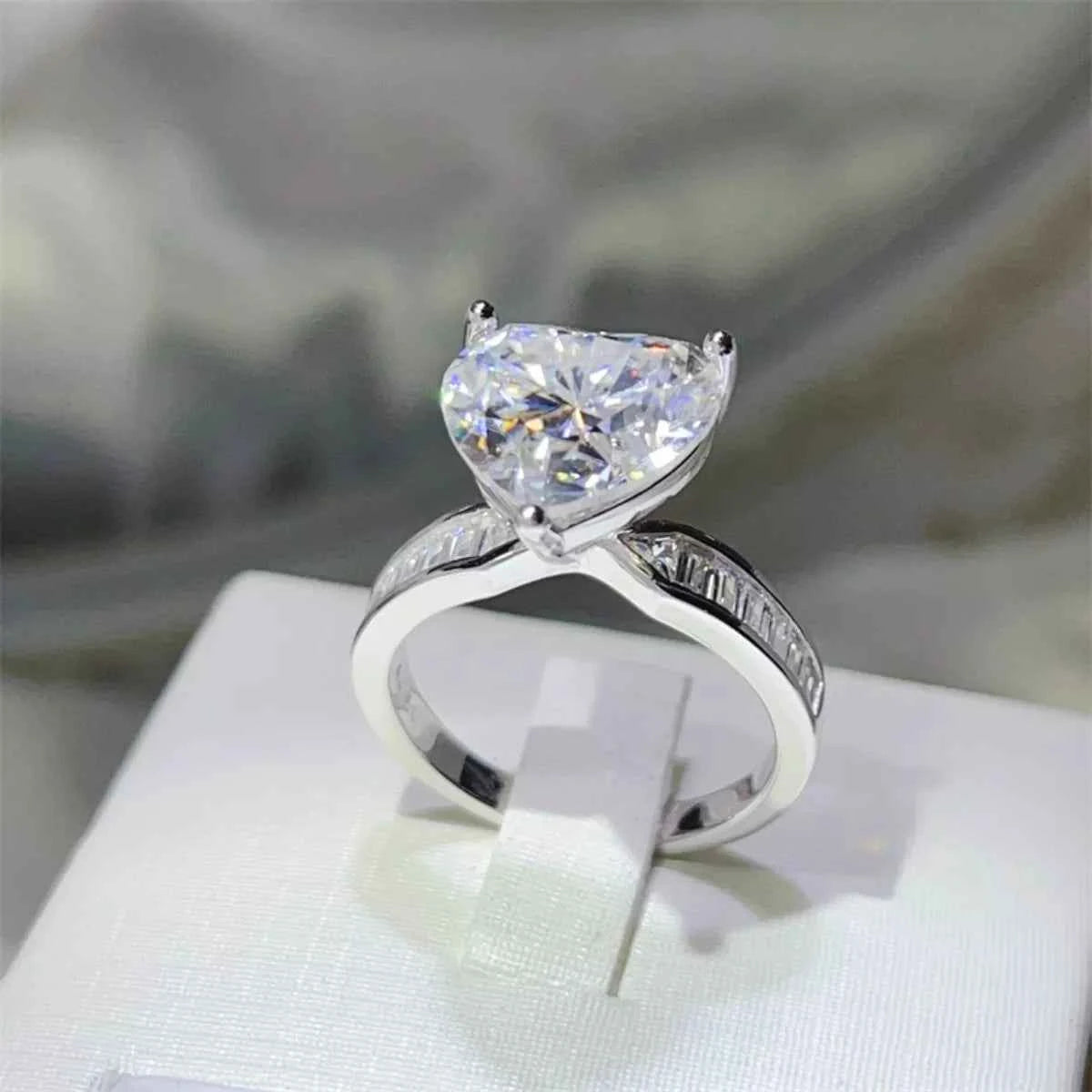 5 Carat Moissanite 925 Sterling Silver Heart Ring 059cd197-66ac-47f9-a09f-9c0588de2507-Max-Origin