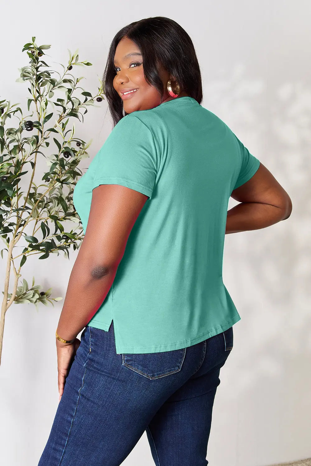 Basic Bae Full Size Round Neck Short Sleeve T-Shirt 0627a60c61e44a7b95c066b73b93597d-Max