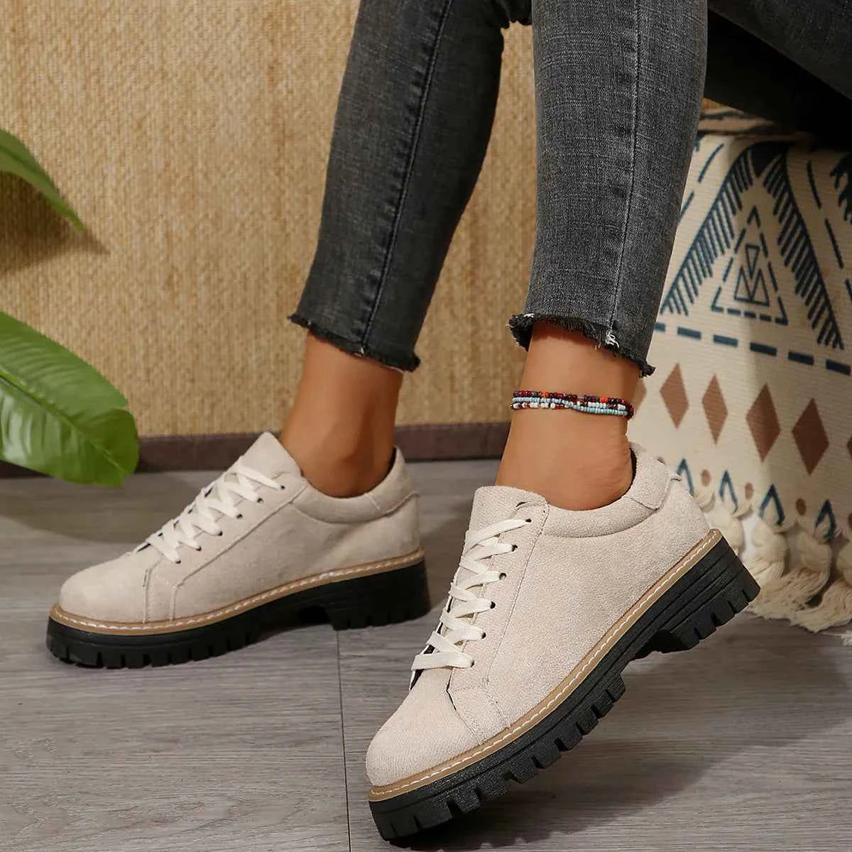 Lace Up Round Toe Platform Sneakers 06595516b3914a059b79f29acd4be2f6-Max-Origin