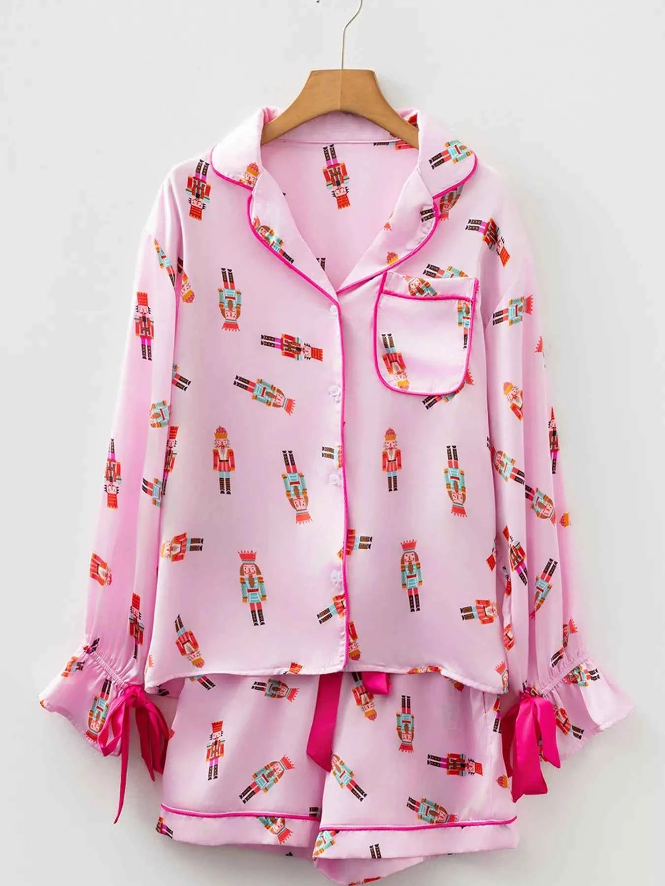 Nutcracker Print Contrast Trim Top and Shorts Pajama Set 07071df3583746719c2a8ba47466533f-Max-Origin