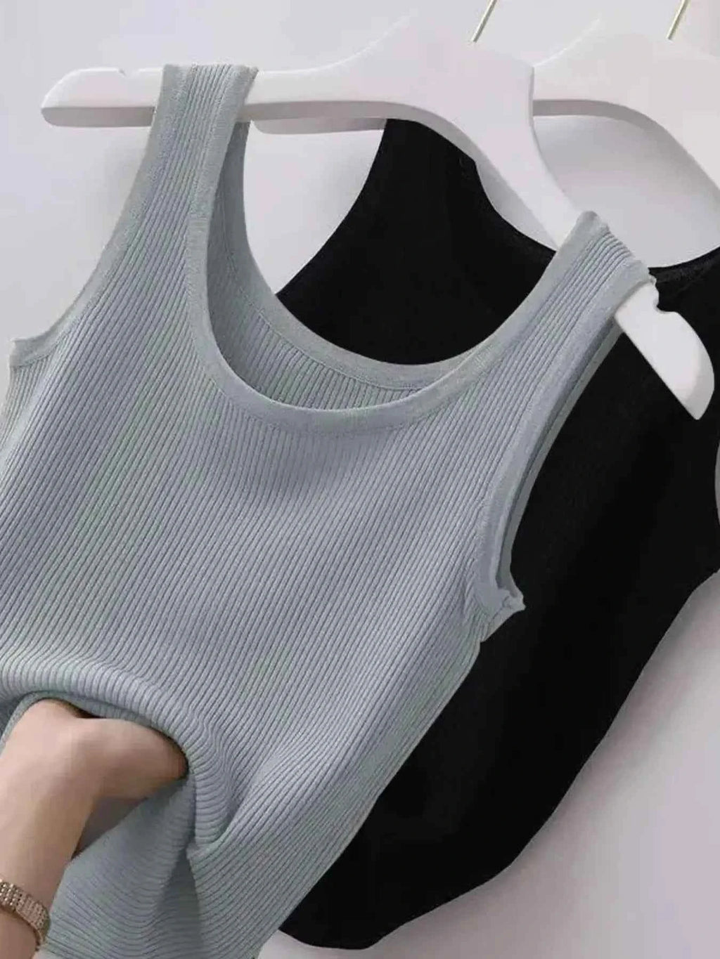 Plus Size Ribbed Knit Scoop Neck Tank Top 07e4a7f7b8f9466a96f5f92036789e94-Max-Origin