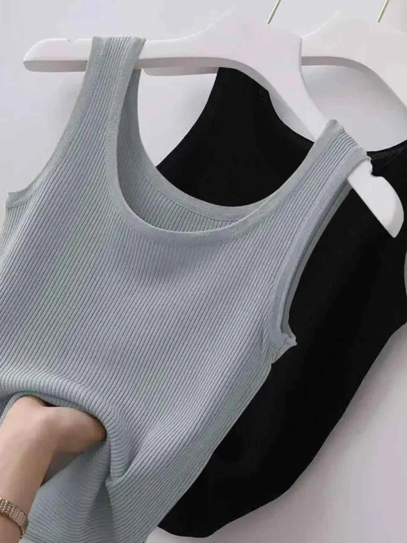 Plus Size Ribbed Knit Scoop Neck Tank Top 07e4a7f7b8f9466a96f5f92036789e94-Max-Origin