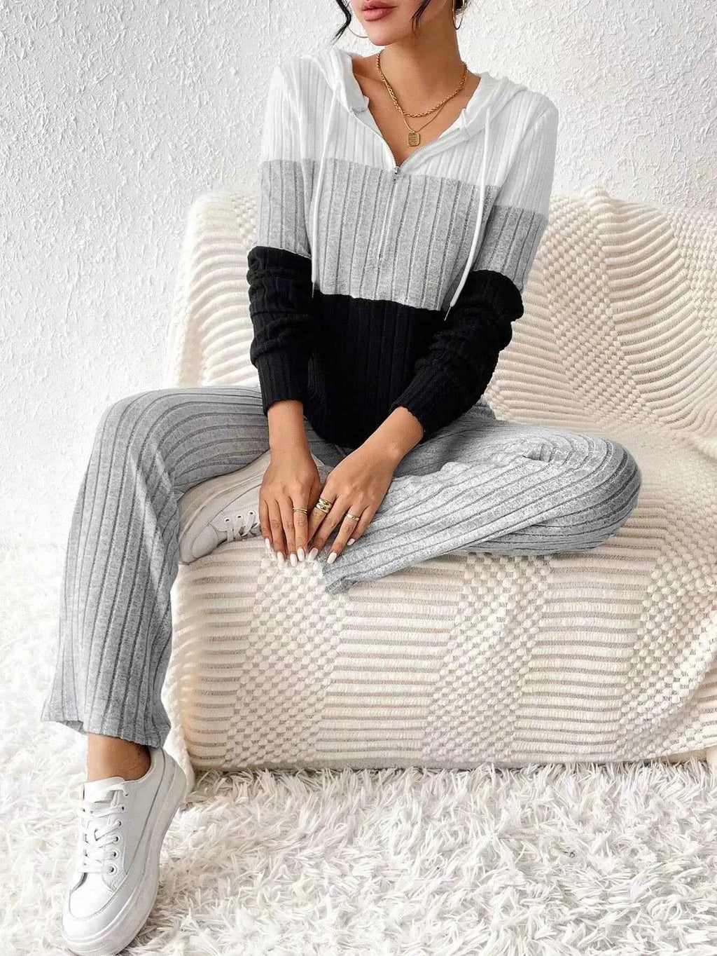 Color Block Half Zip Hooded Top and Pants Set 08865f6e-59f3-40ce-98d3-c3a70bfcfb8b-Max-Origin