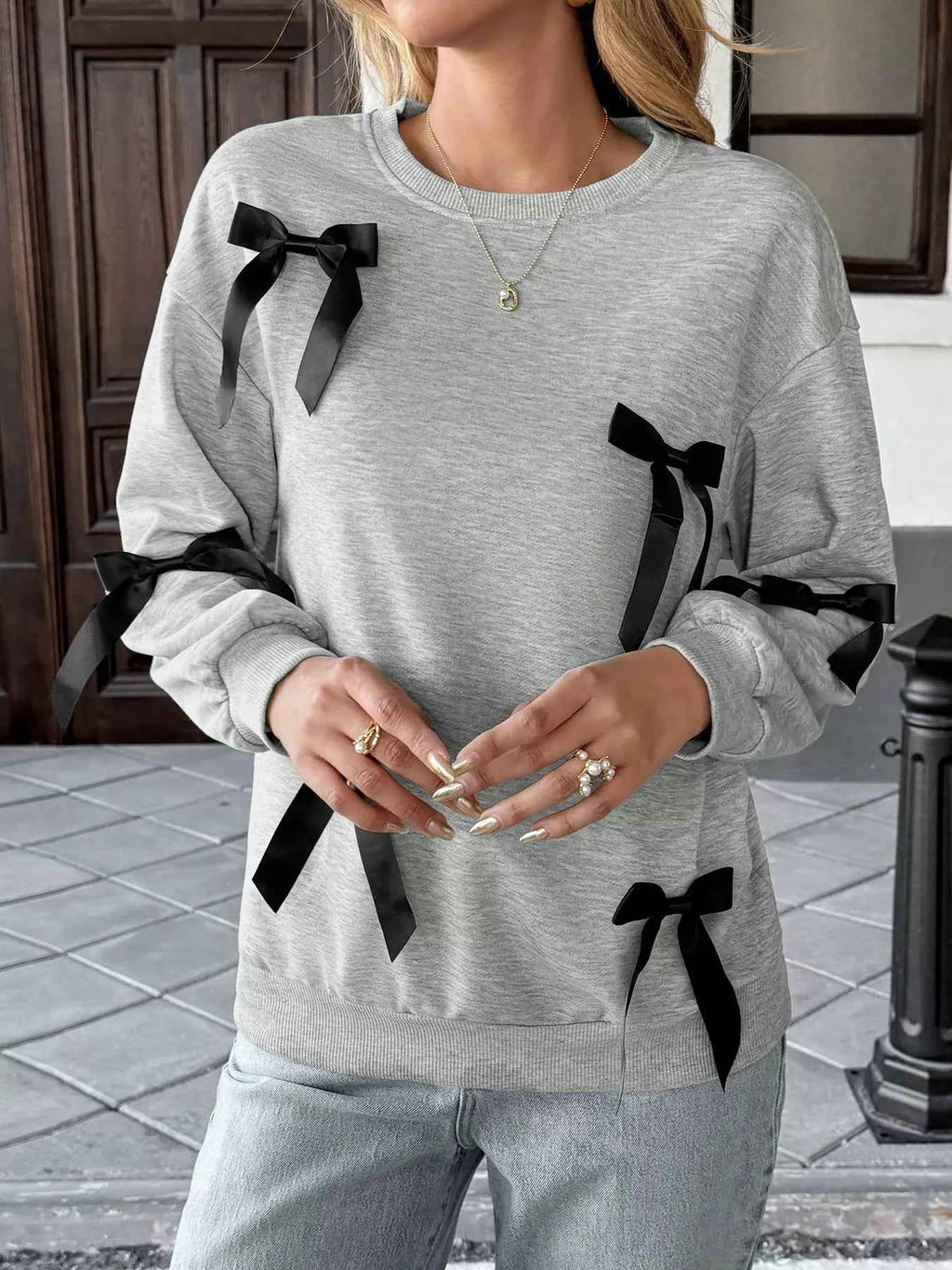 Bow Detail Round Neck Sweatshirt 094b5923154a443db2cda6fb81ec919a-Max-Origin