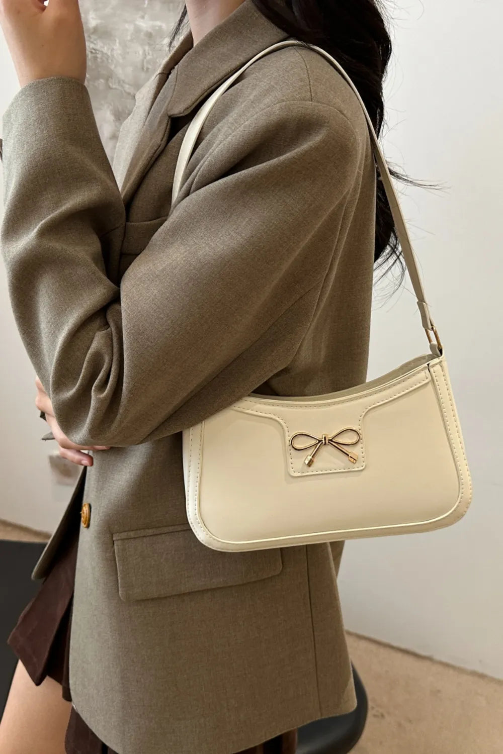 Bow Trim PU Leather Shoulder Bag 09700e48-c763-477b-91be-14b7ff405bd6-Max