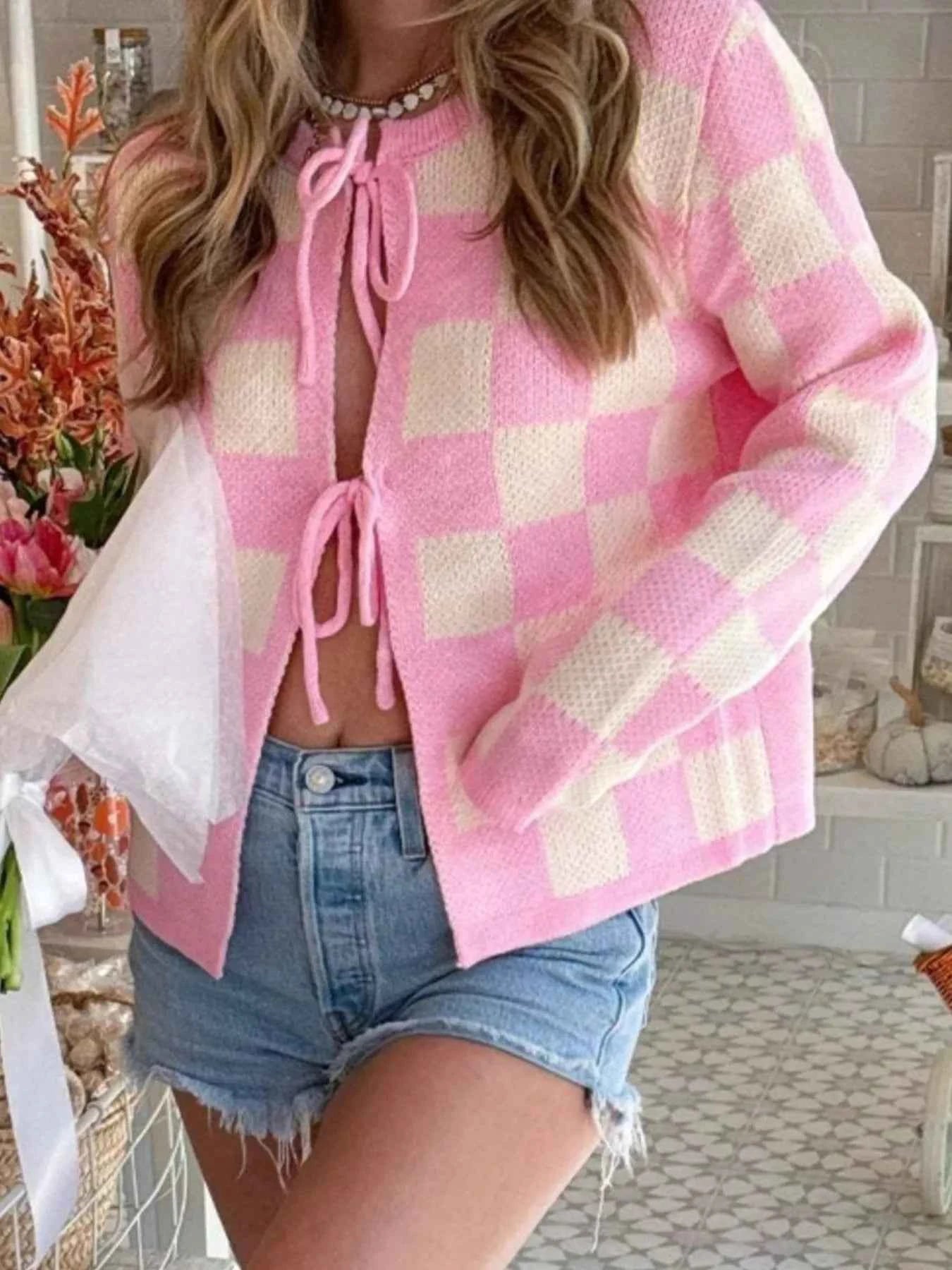 Checkered Tie-Front Cropped Cardigan 09ce4de8-ebf7-4f2e-8ec1-7625ea6eaf72-Max-Origin
