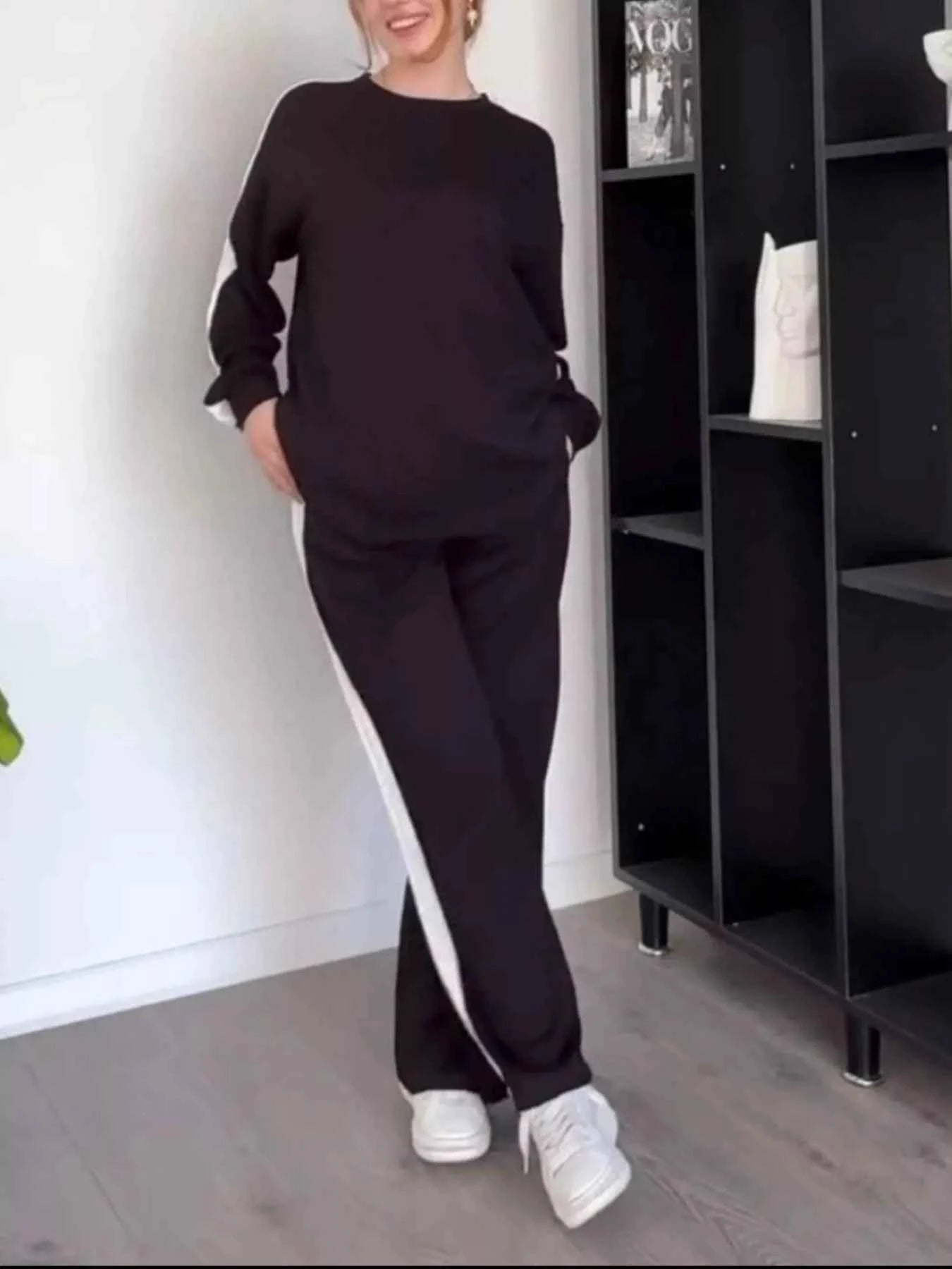 Full Size Contrast Round Neck Top and Pants Set Plus Size 0a84a2fd-befd-4970-8c50-83daf2d88812-Max-Origin