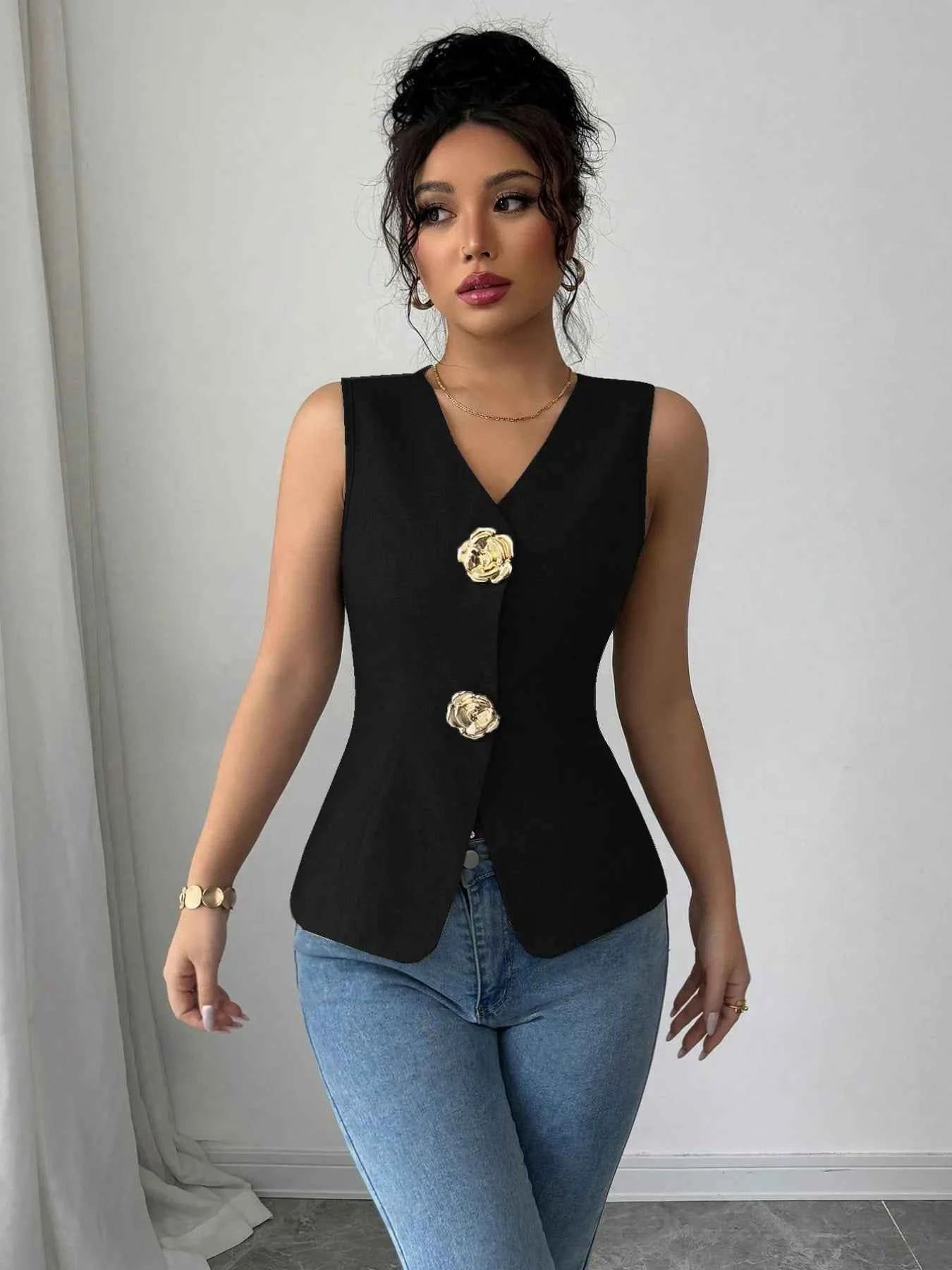 V-Neck Button Detail Tank Top 0b0182c0-74ef-40a5-84e7-3aecf5b80bb2-Max-Origin