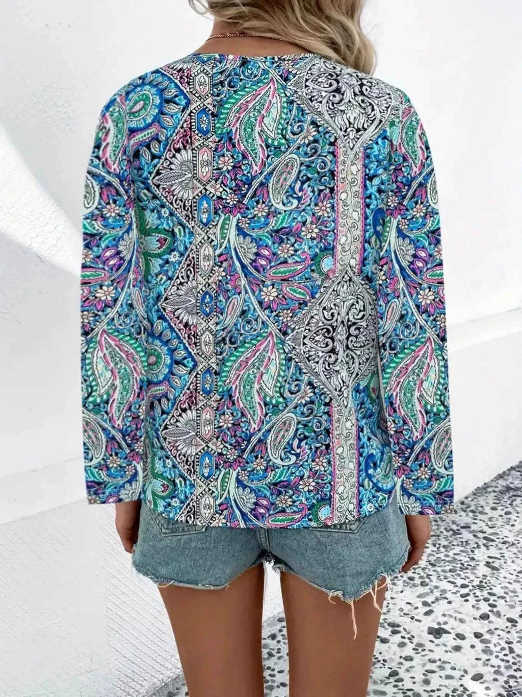 Printed V-Neck Long Sleeve Blouse 0b87e571-b1e0-49f3-b0b2-e643e27ca76a-Max-Origin