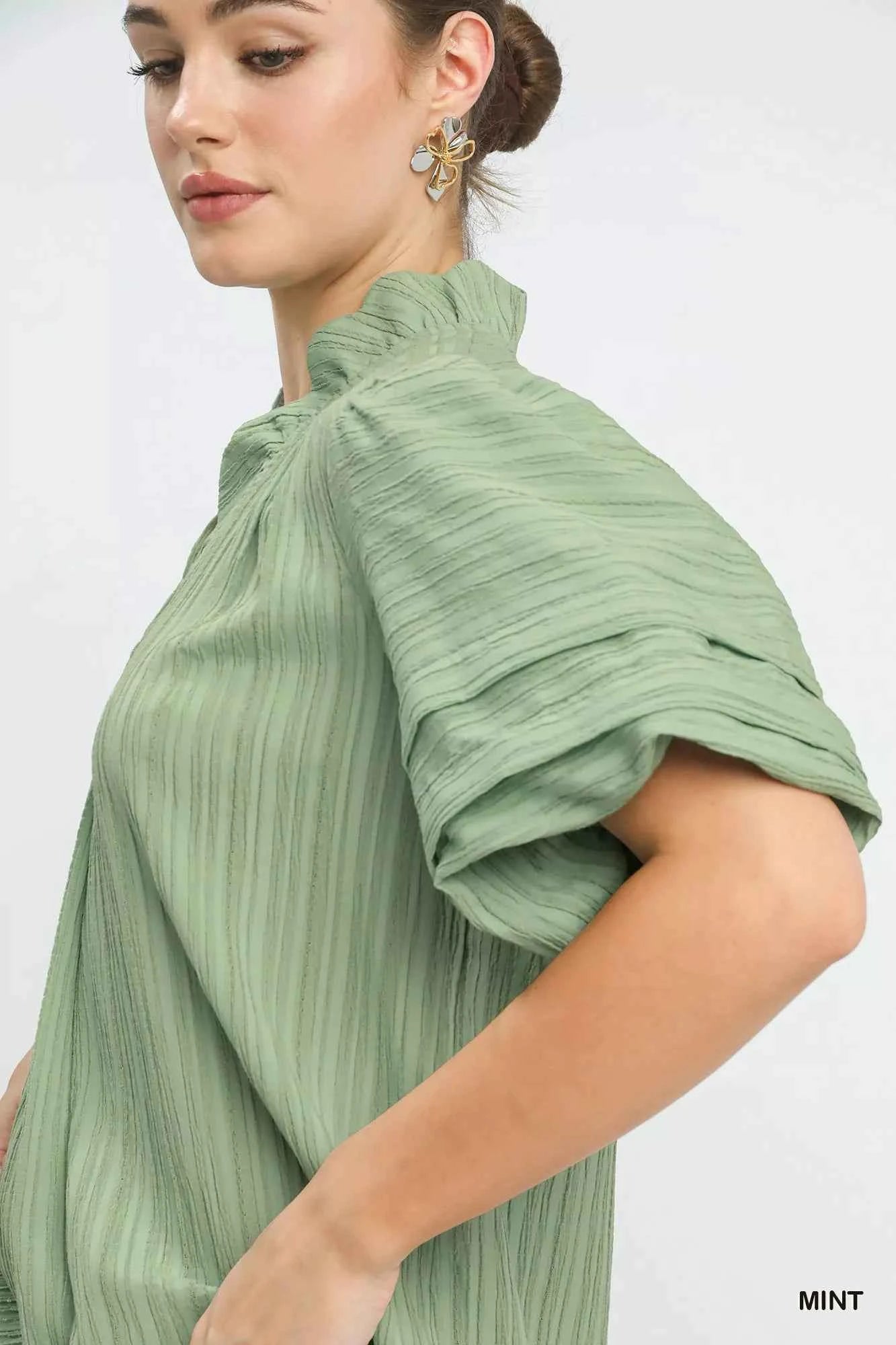 Umgee Seersucker Bubble Sleeve V-Neck Blouse 0c0e34a7-b54a-4860-81dd-61152727fbd6-Max-Origin