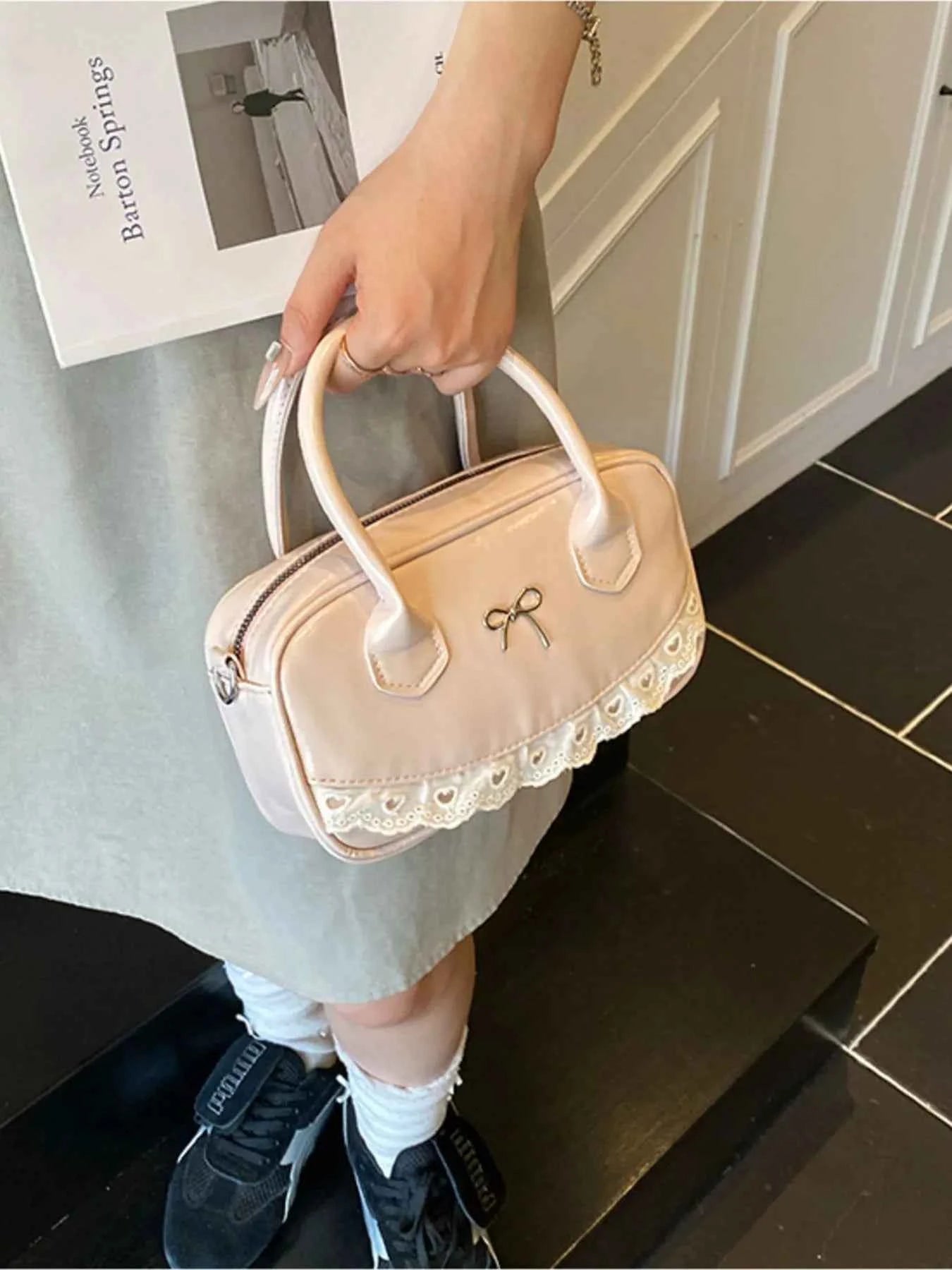 Lace Detail Bow Crossbody Bag 0cc67216-899b-440c-9fb4-0af3db2e4b86-Max-Origin