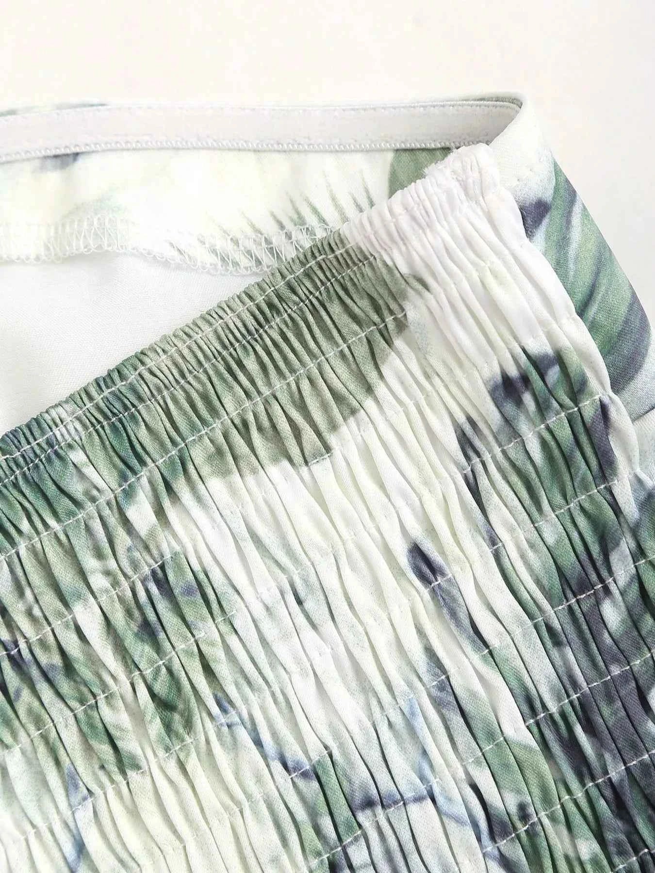 Tropical Leaf Print Smocked Tube Top 0cf2e0721cd44d248ab1dfc0a4c3fa4b-Max-Origin