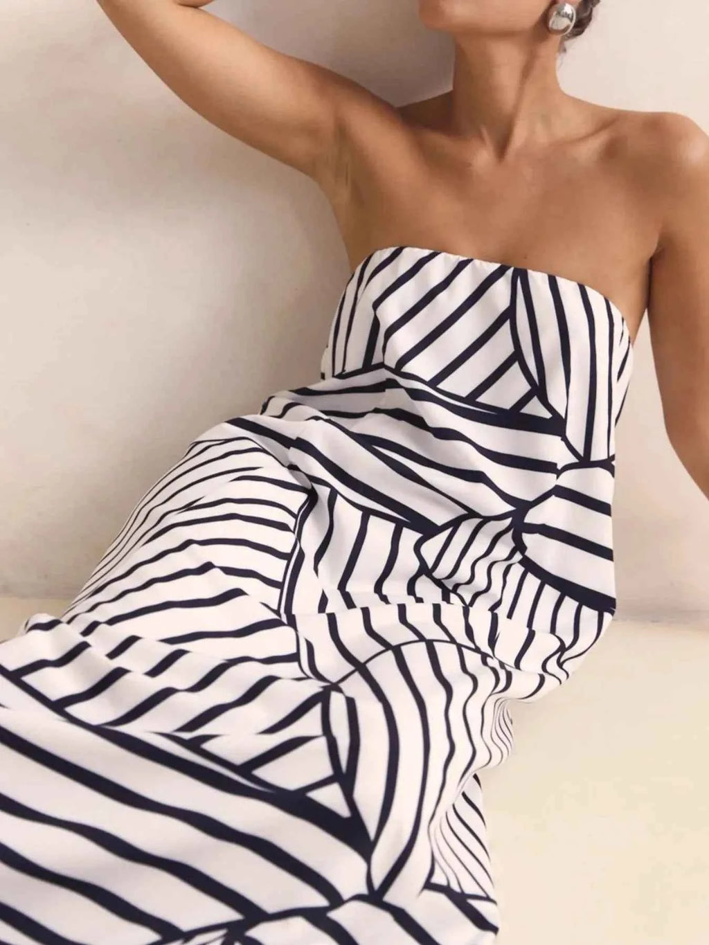 Smocked Printed Tube Maxi Dress 0d3130c2-e708-4e89-b23b-db8f3473c276-Max-Origin