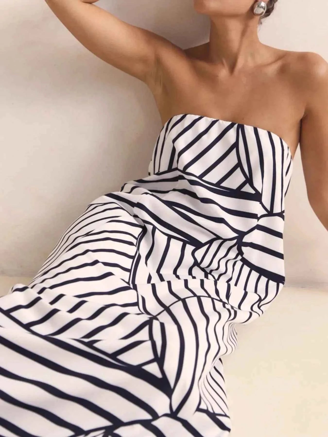 Smocked Printed Tube Maxi Dress 0d3130c2-e708-4e89-b23b-db8f3473c276-Max-Origin