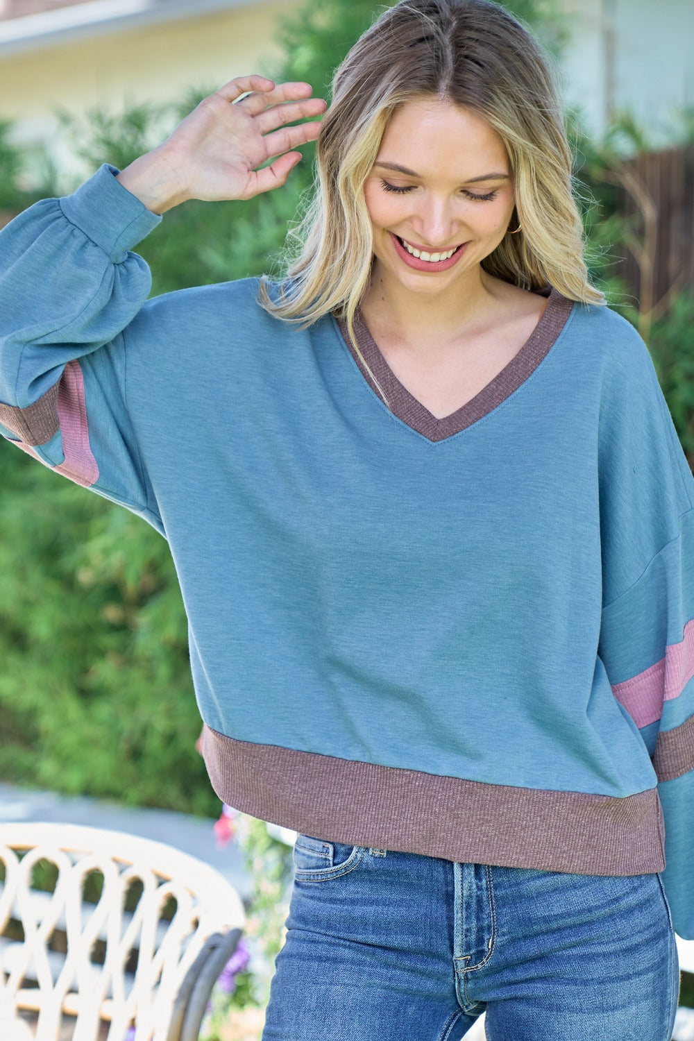 Hailey & Co Color Block V-Neck Cropped sweatshirt