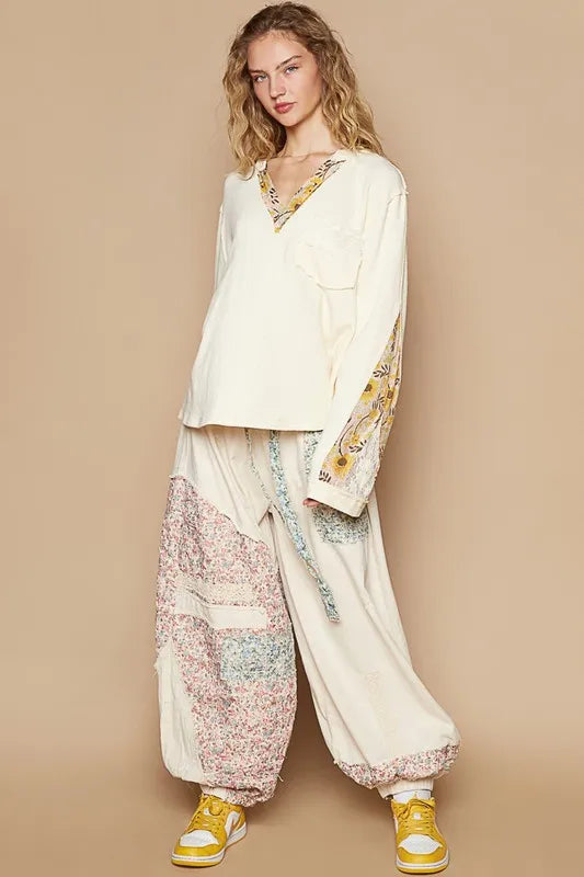 POL Lace Detail Flower Printed V-Neck Knit Top 0e597c89-9f16-4035-9ce9-26429cbc7e3a-Max