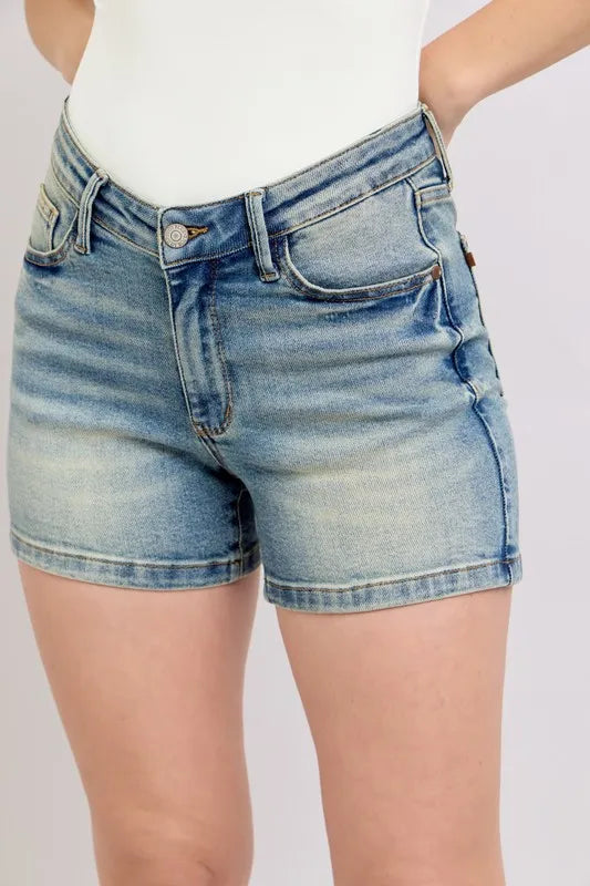Judy Blue Full Size V-Front Vintage Wash Shorts Plus Size 0f23431f0113479f80db91cec81da3c9-Max-Origin