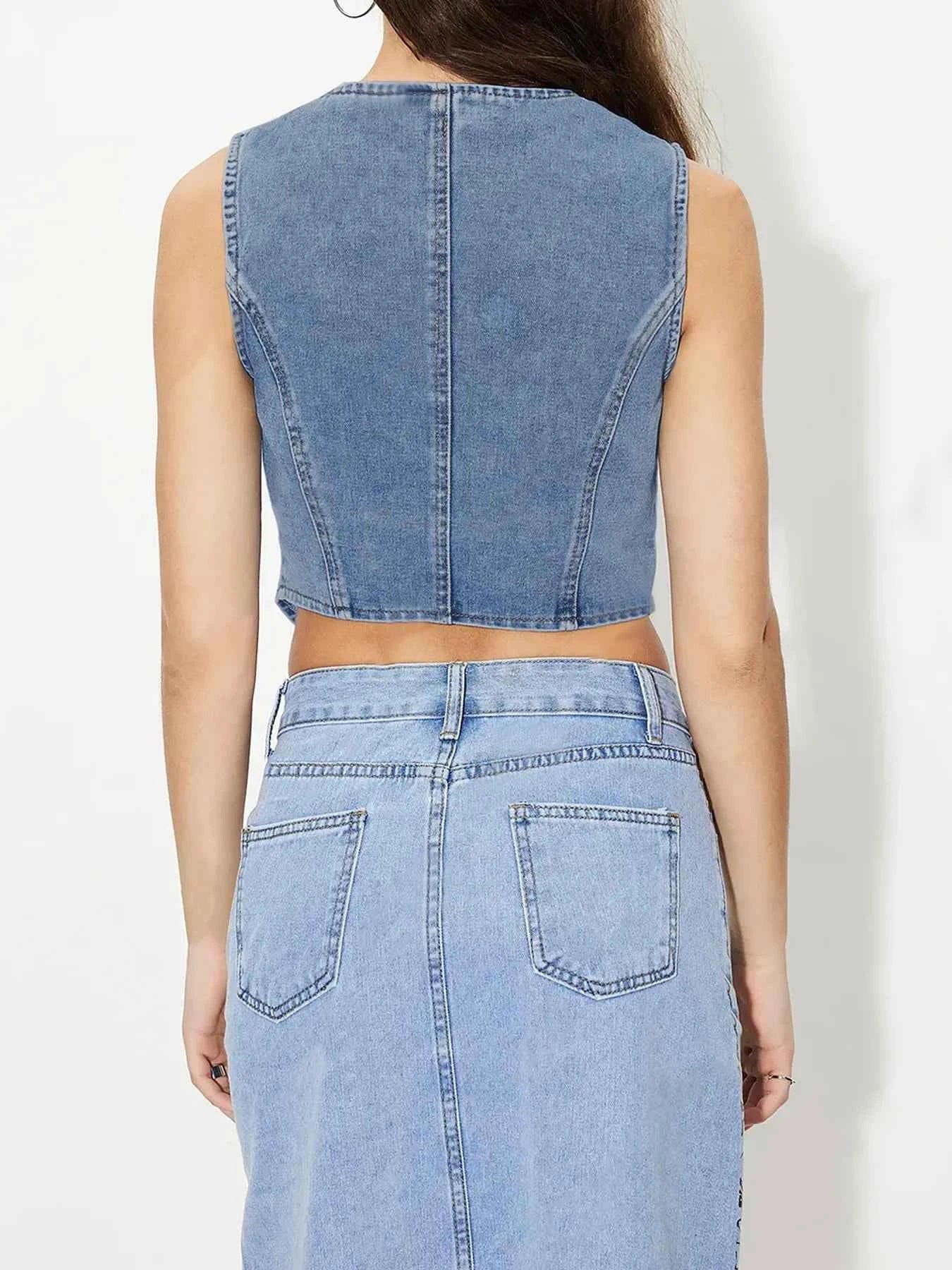 Button-Up Sleeveless Denim Vest 106bfd385433492195e05746f86f5207-Max-Origin_3fa81f99-0625-4fd4-9d23-bd36f94a68bd
