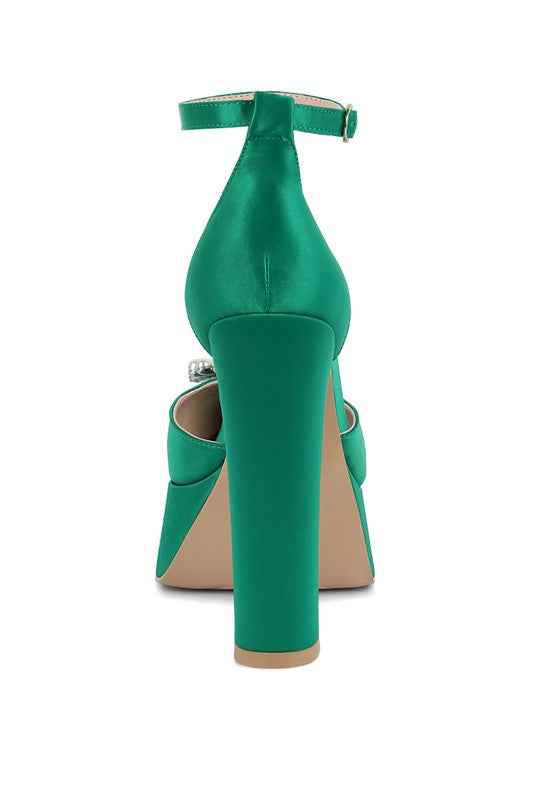 Maeissa Pearls Brooch Detail Block Heel Sandals 10922548-6364-431d-8cc6-c2a292ebc5d7