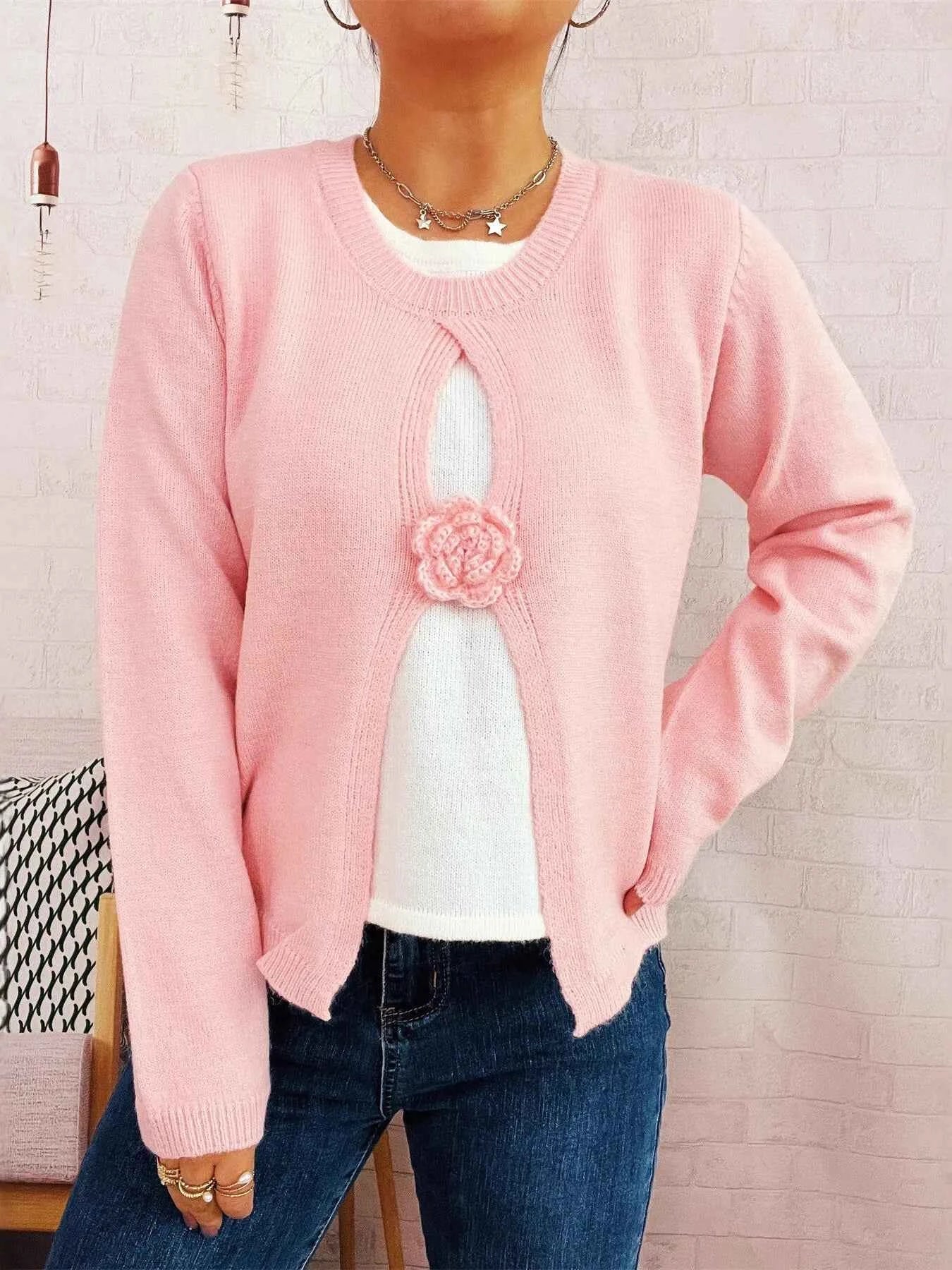 Flower Contrast Round Neck Sweater 10a30825e0914f5d827d9518fc36df4c-Max-Origin