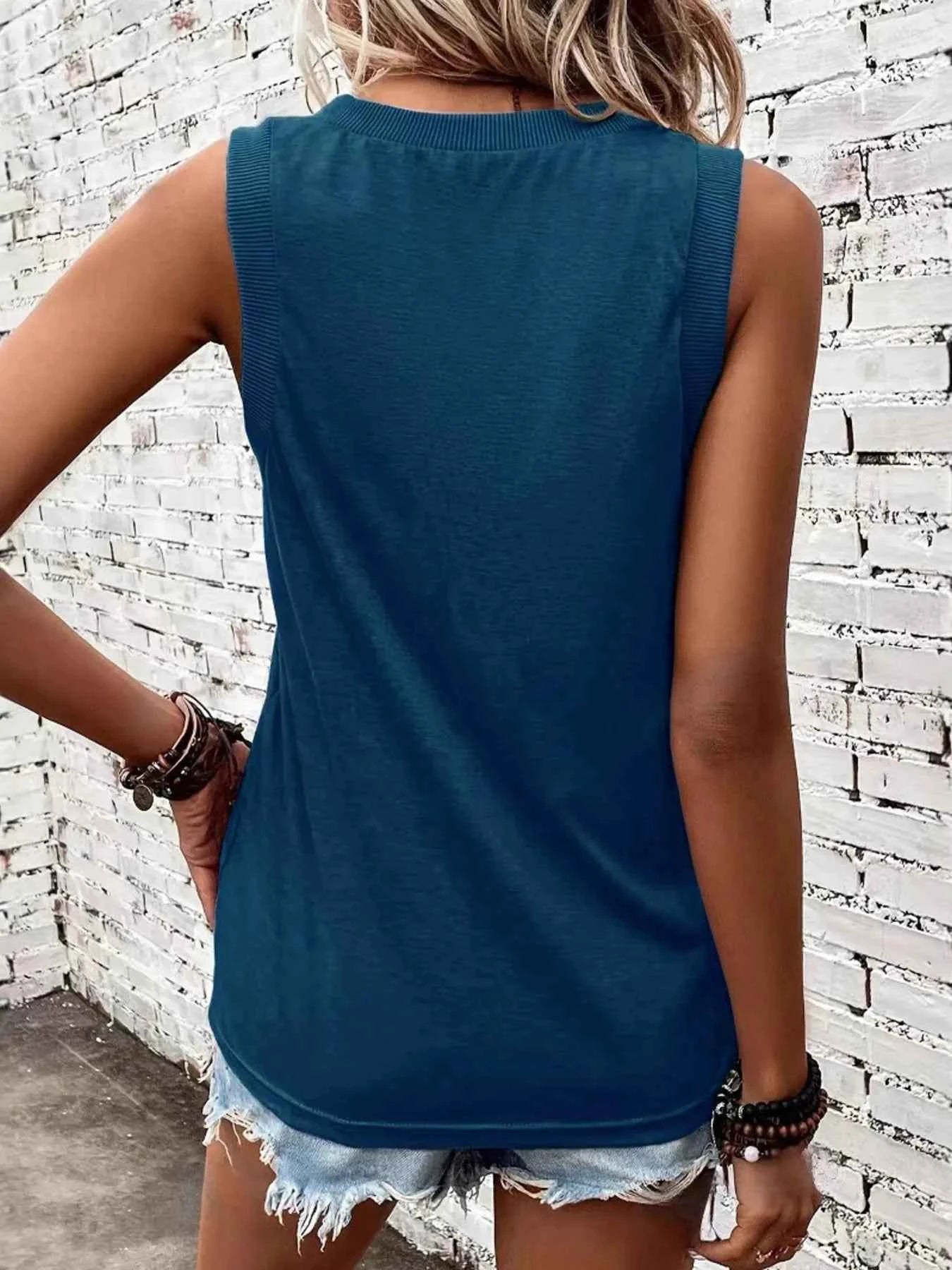 V-Neck Tank 116ac79e728d4d8e94e50c7f6494b17c-Max-Origin